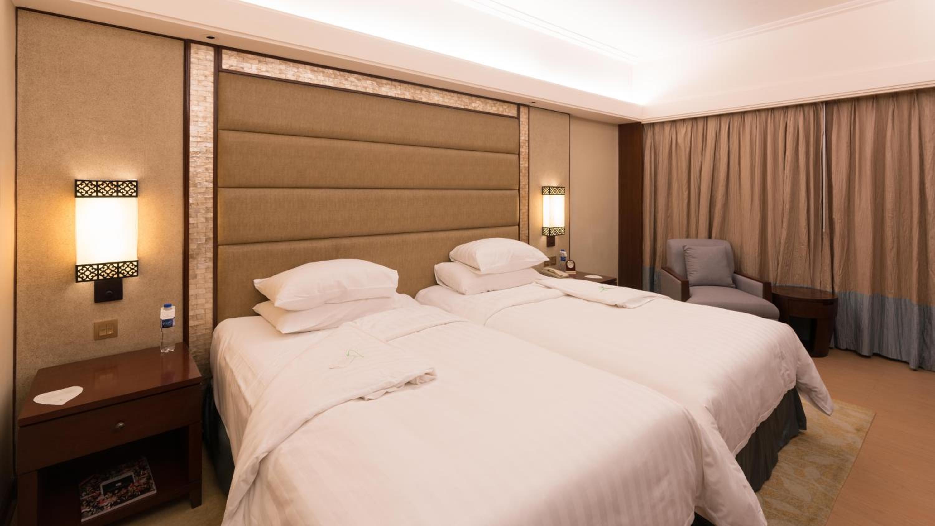 Deluxe Twin Room Sea View (Main Wing) - Photo 5
