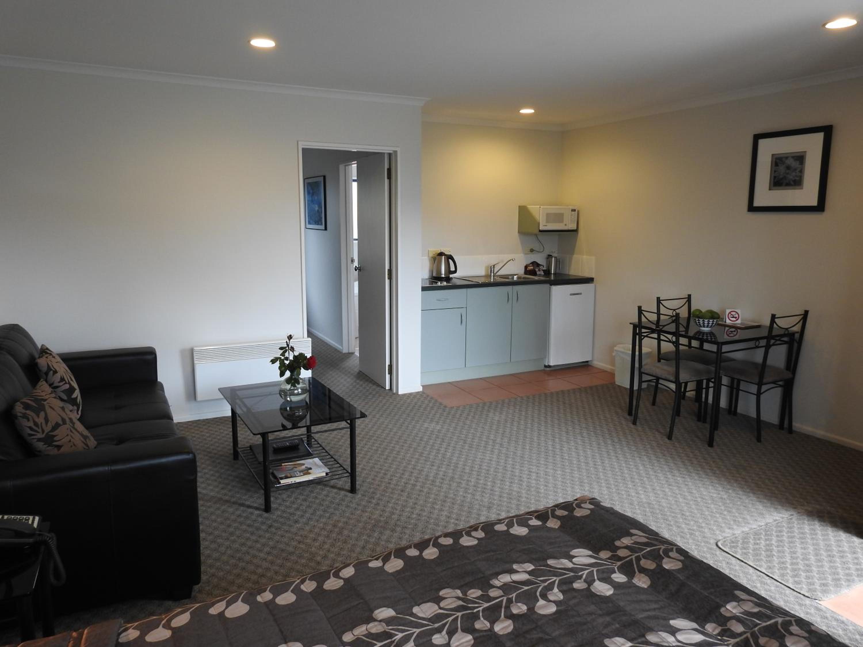 One-Bedroom Apartment photo 2