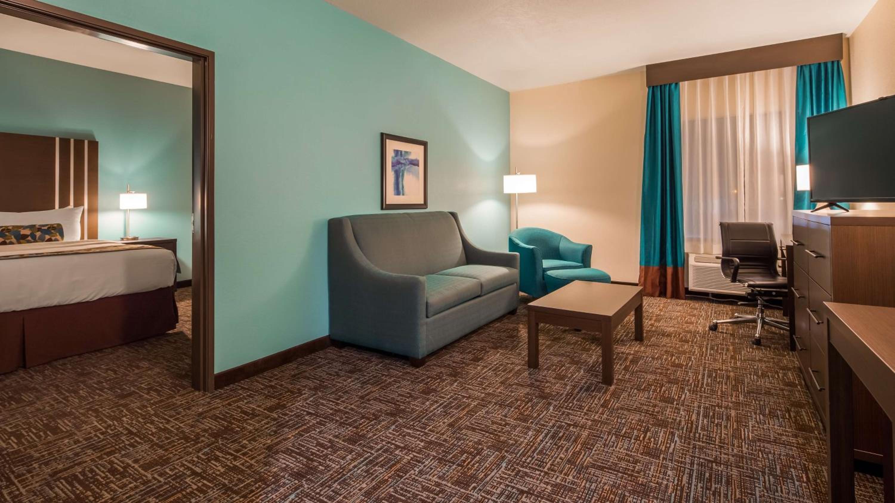 King Suite - Non-Smoking photo 1