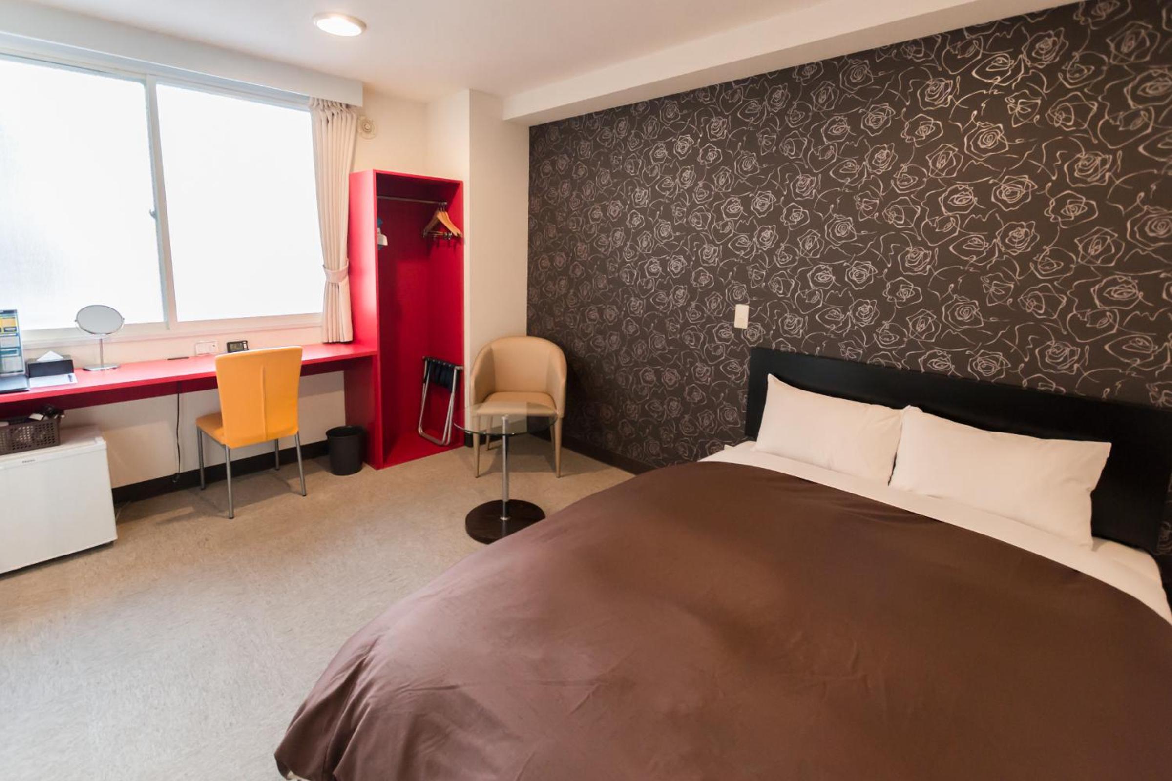 Double Room - Non-Smoking  - Photo 7
