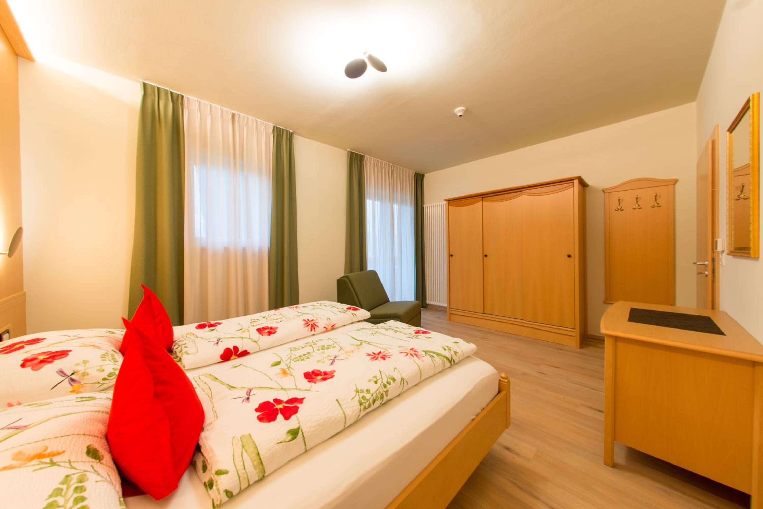 Superior One-Bedroom Apartment