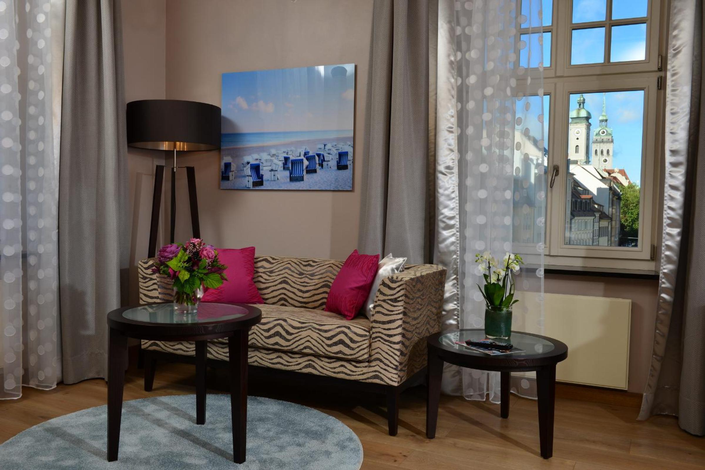 Suite - Photo 4