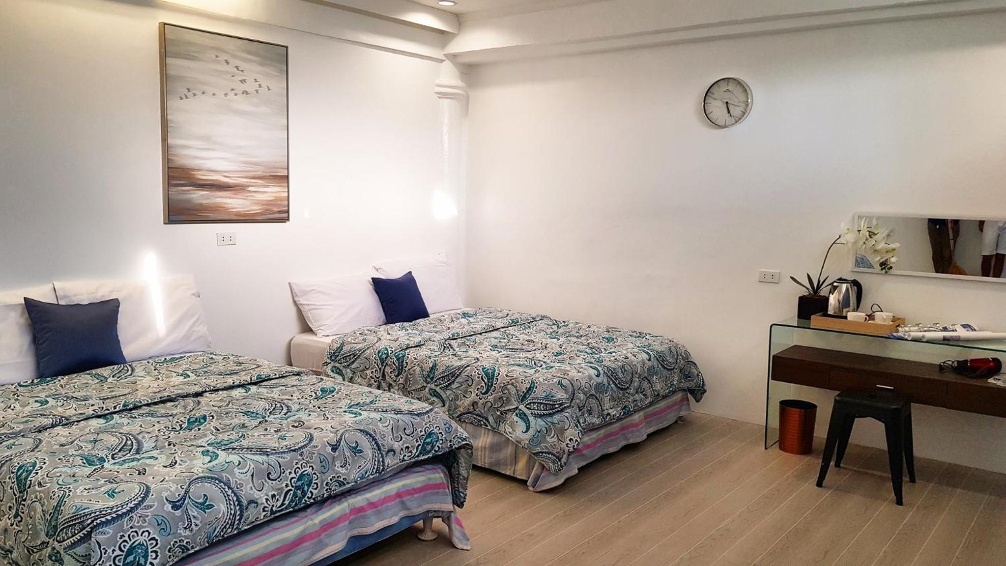 Deluxe Queen Room With Two Queen Beds photo 3
