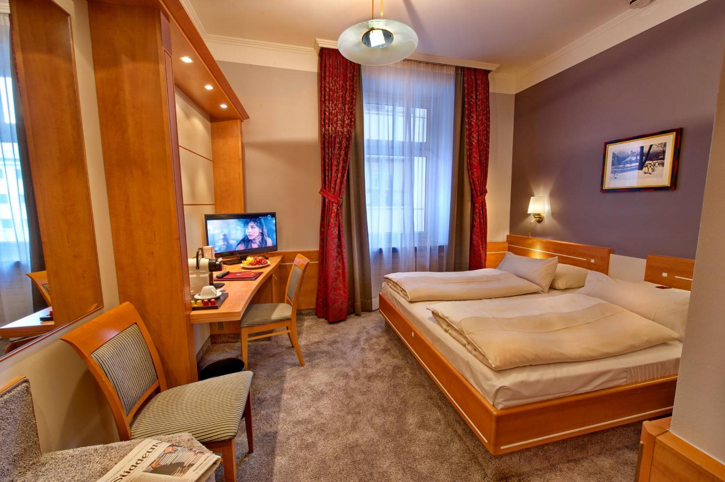 Small Double Room photo 1