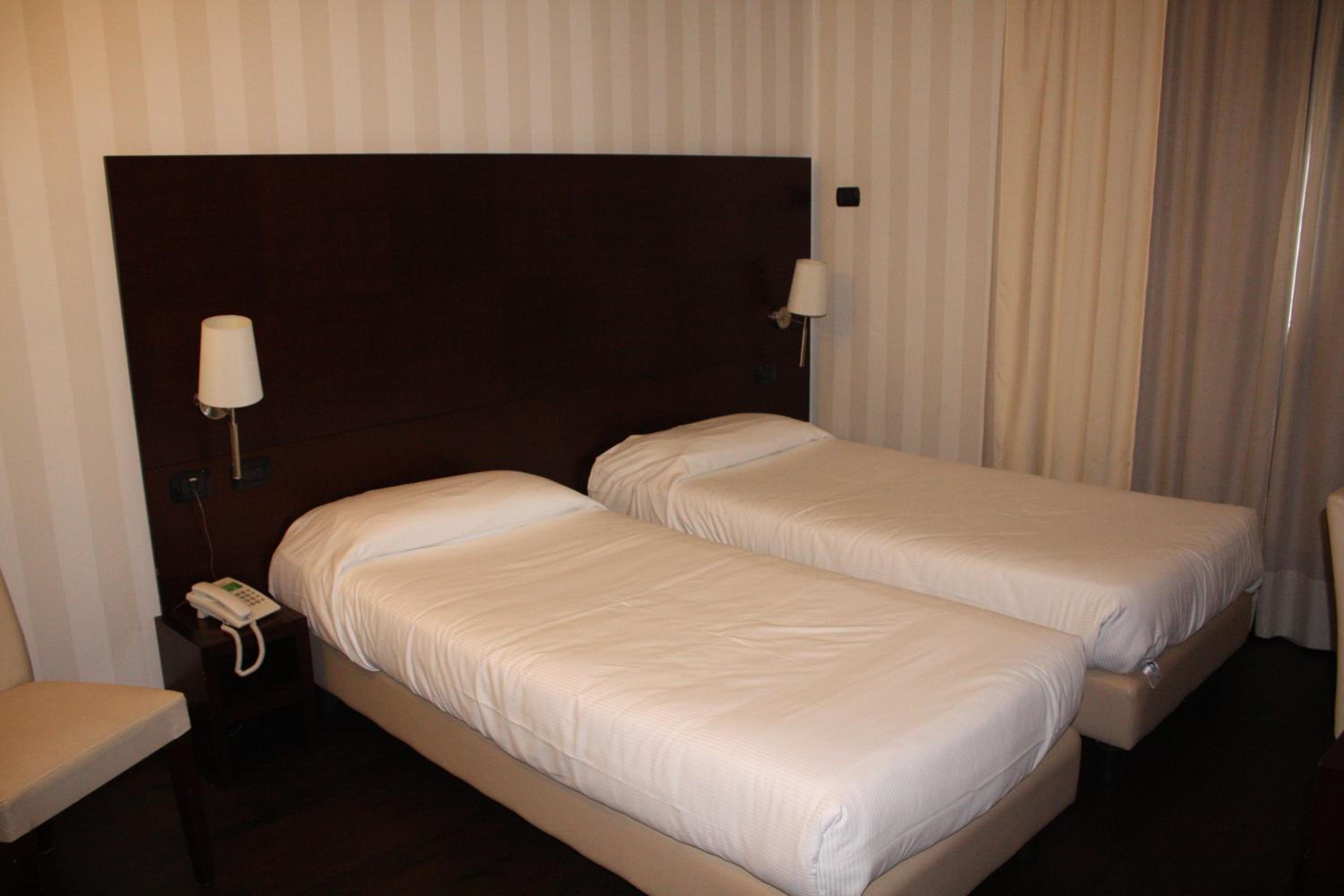 Twin Room - Photo 1