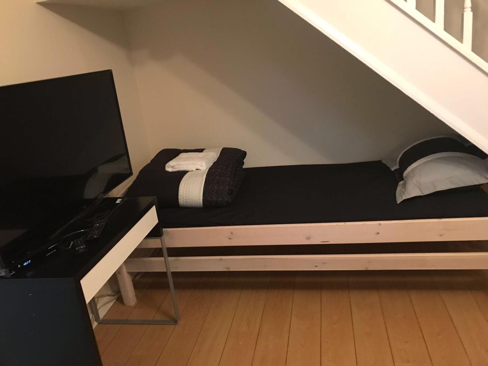 Two-Bedroom House - Photo 19