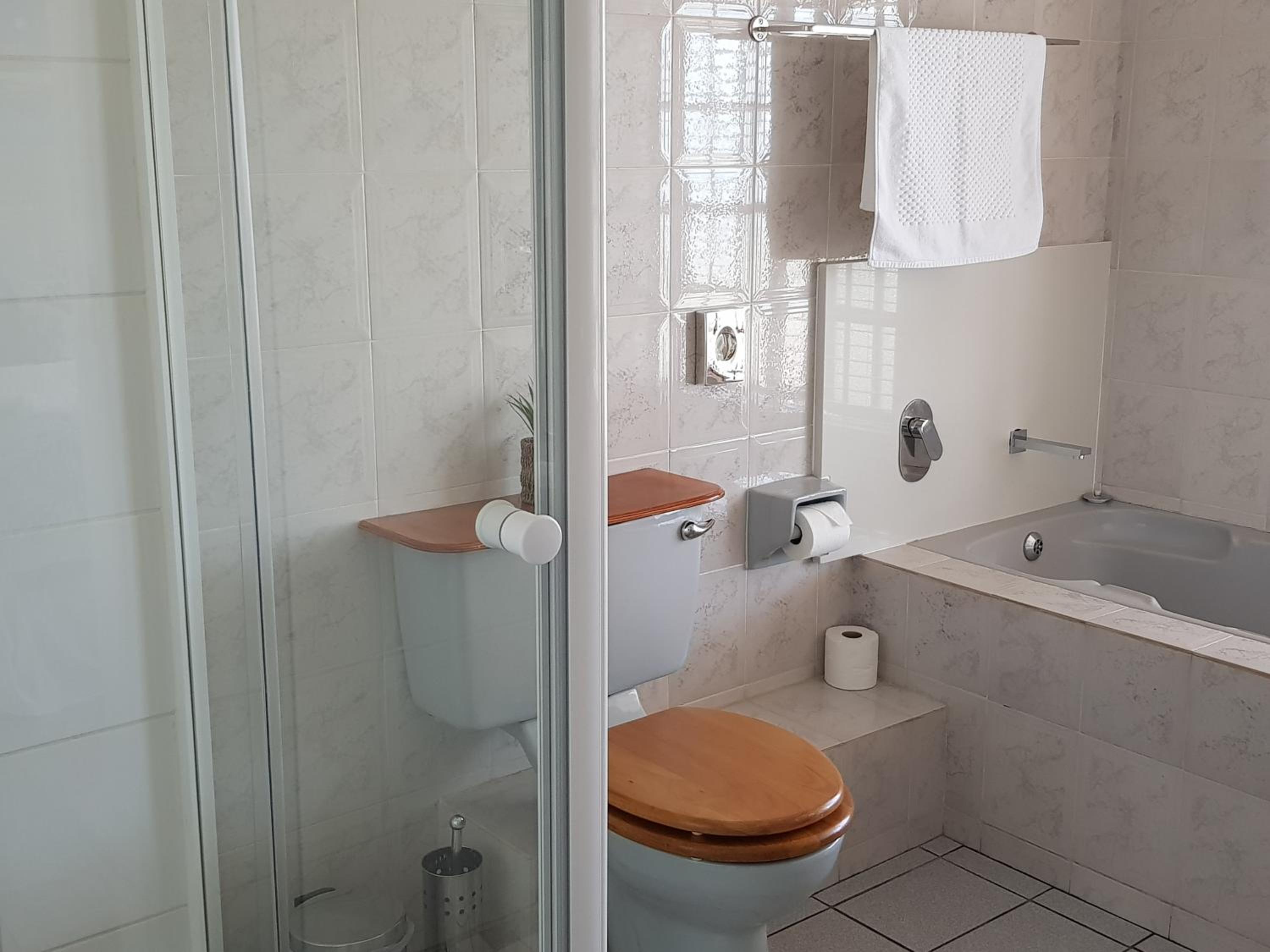 Double Room with Private Bathroom photo 2