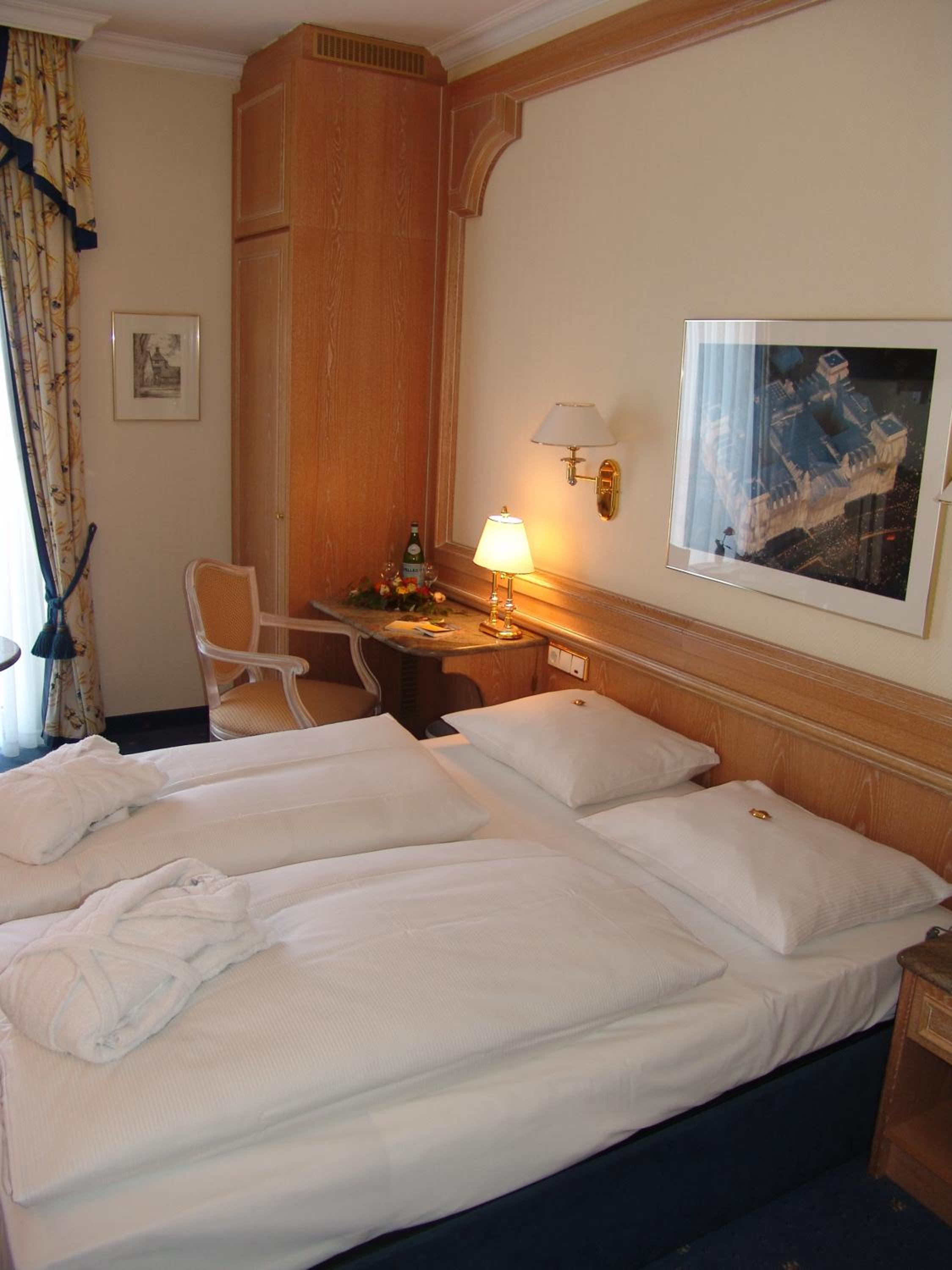 Standard Double Room with Lake View