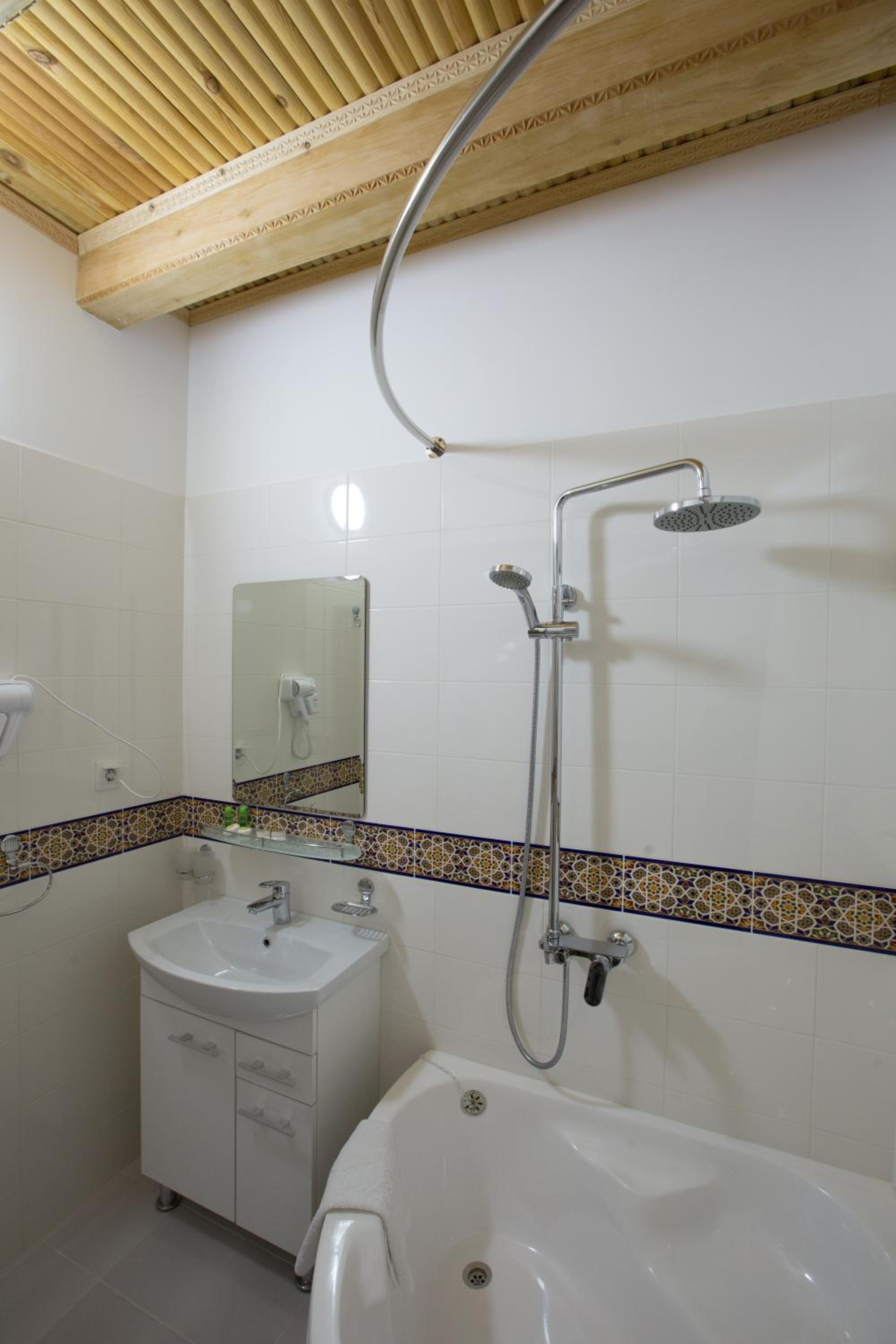Double or Twin Room - Photo 9