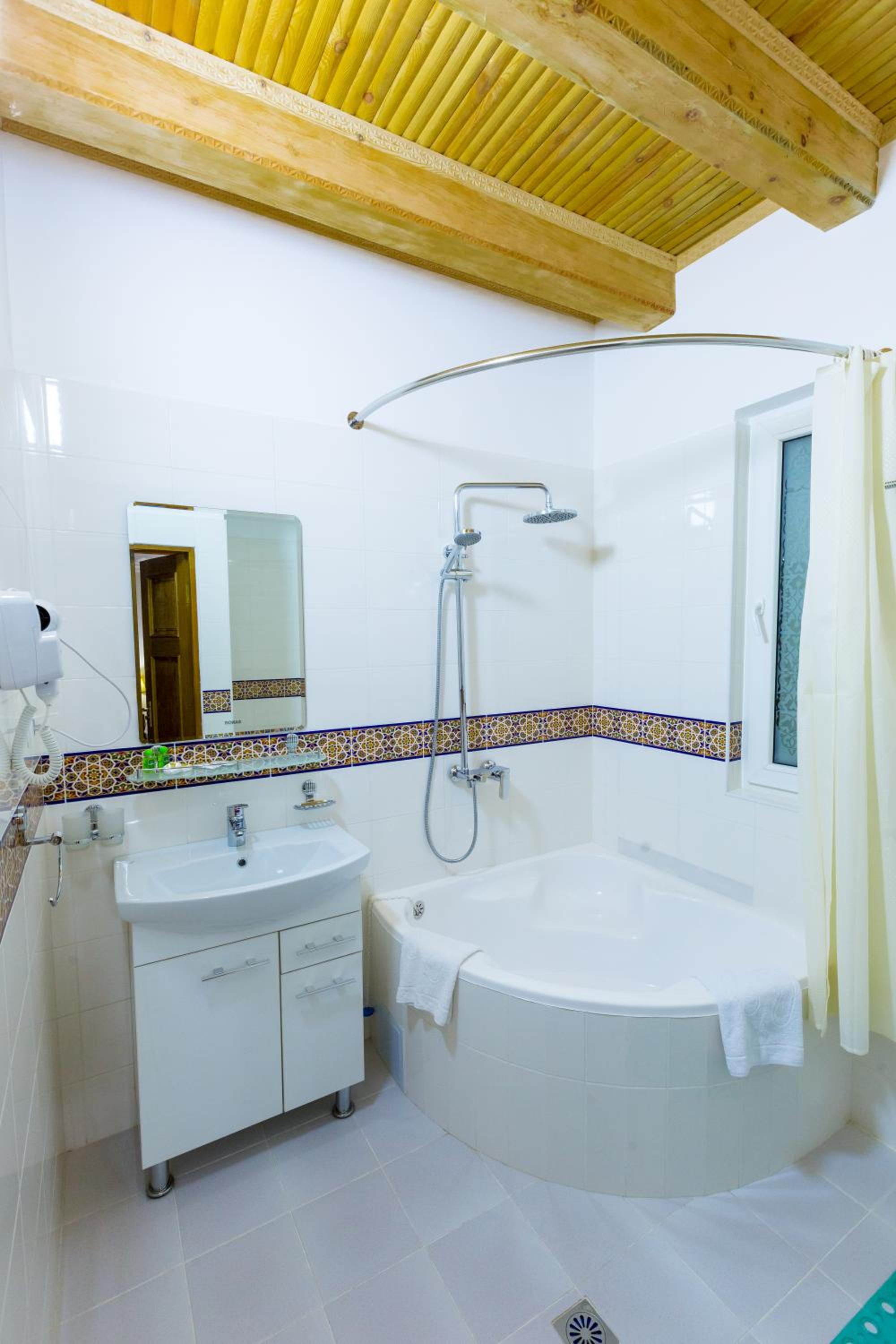 Double or Twin Room - Photo 10