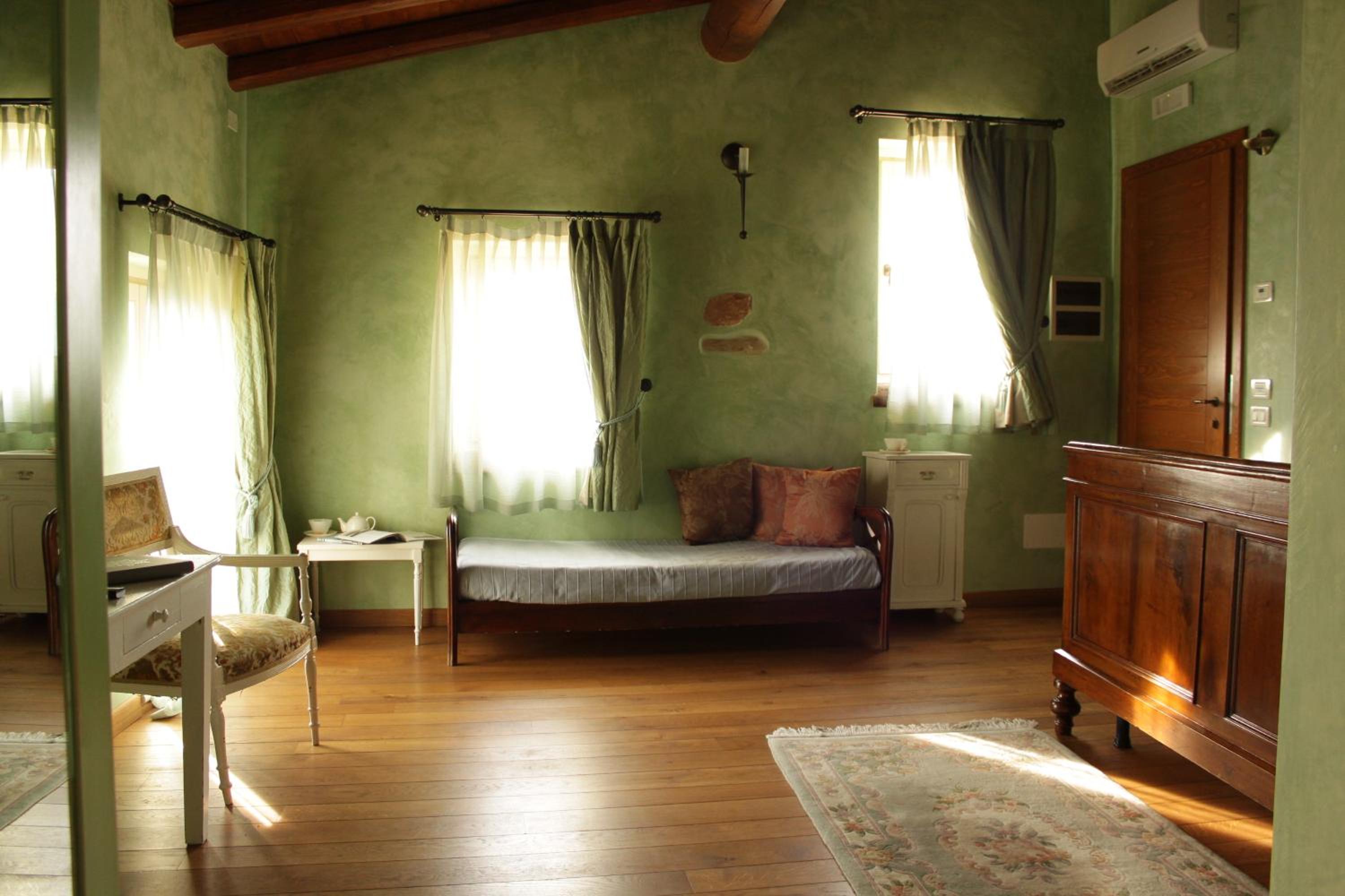 Superior Double Room with Lake View - Photo 1