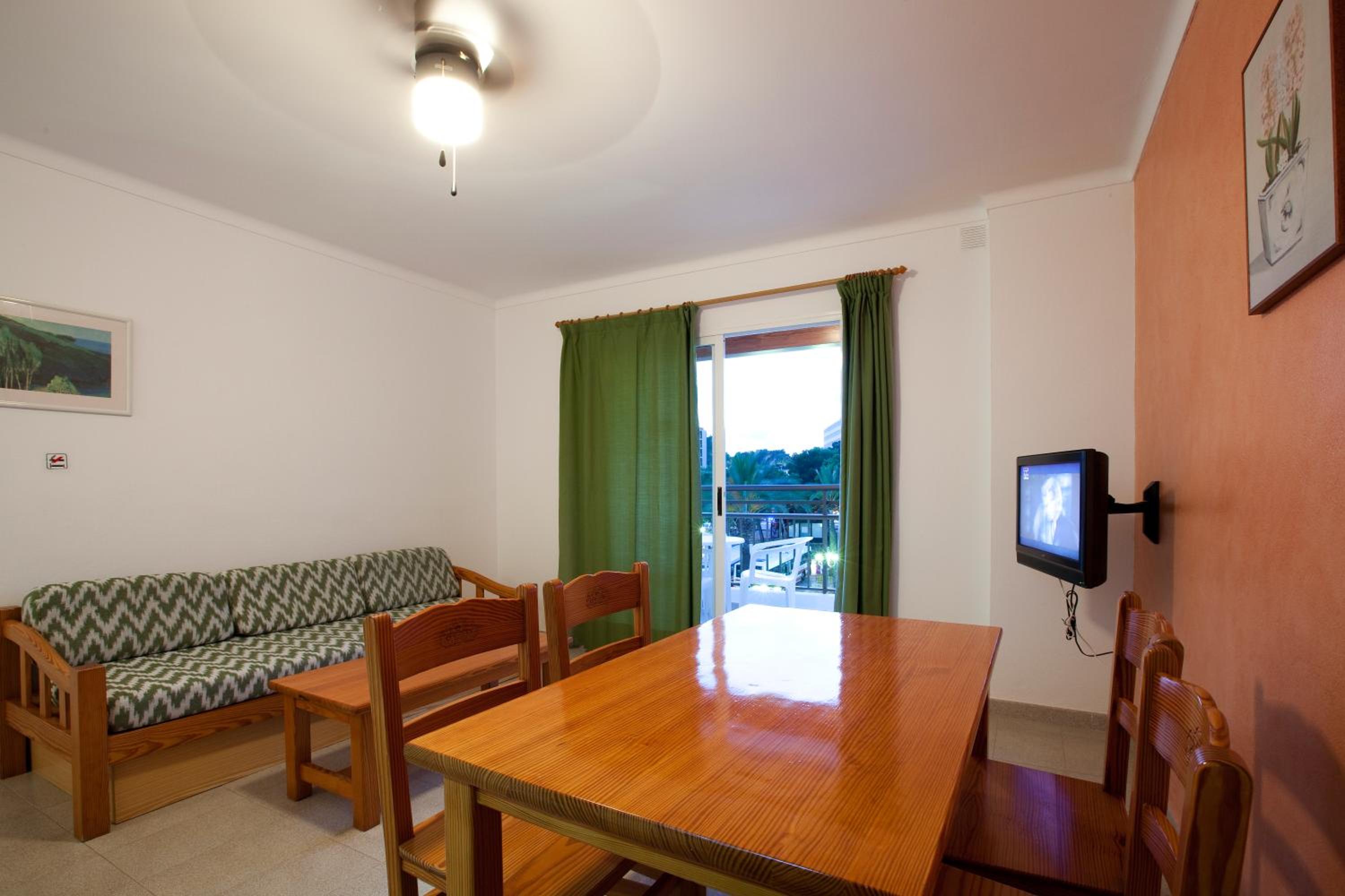 One-Bedroom Apartment (1-4 Adults) - Photo 1