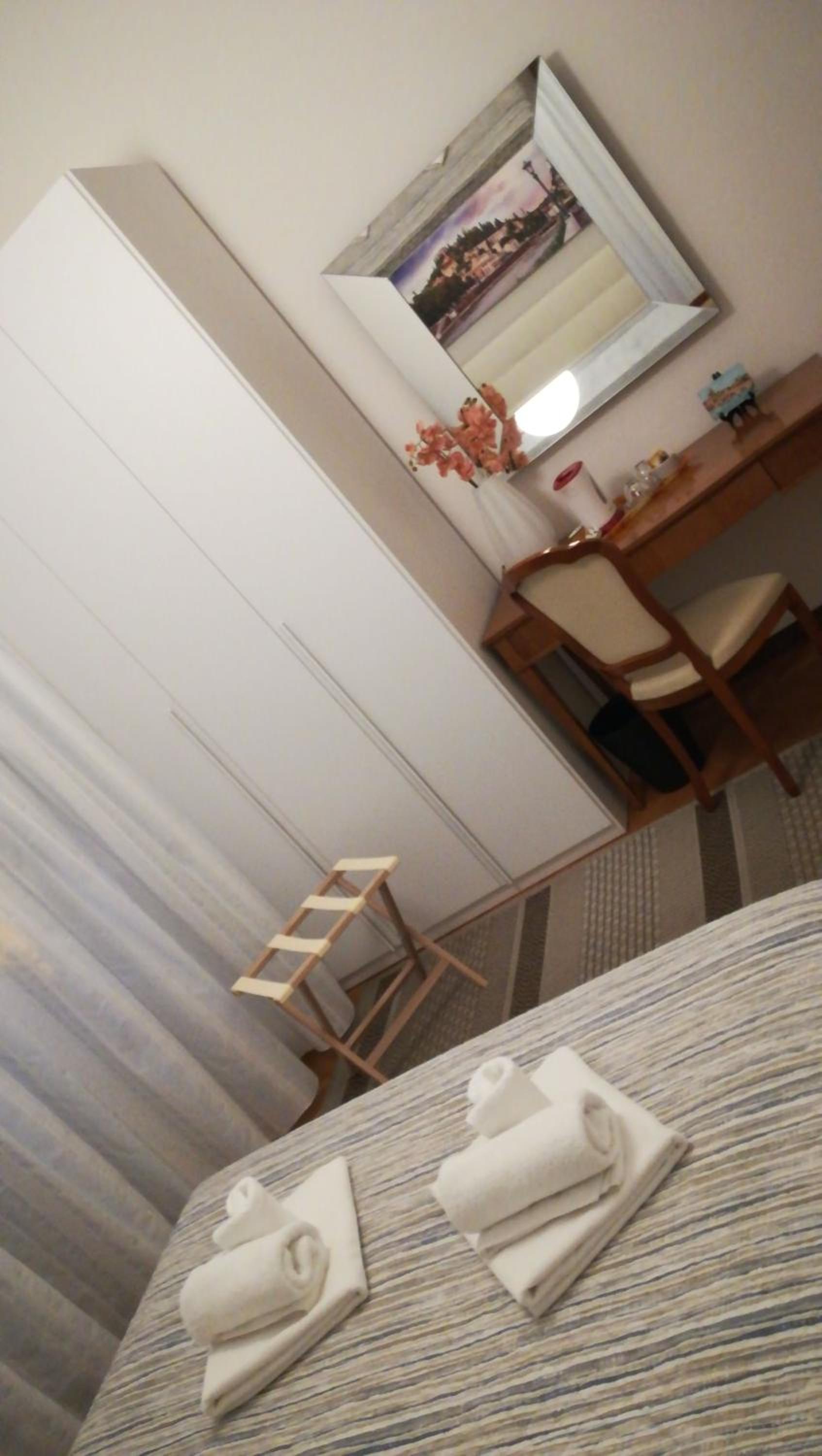 Double Room with Private Bathroom - Photo 12