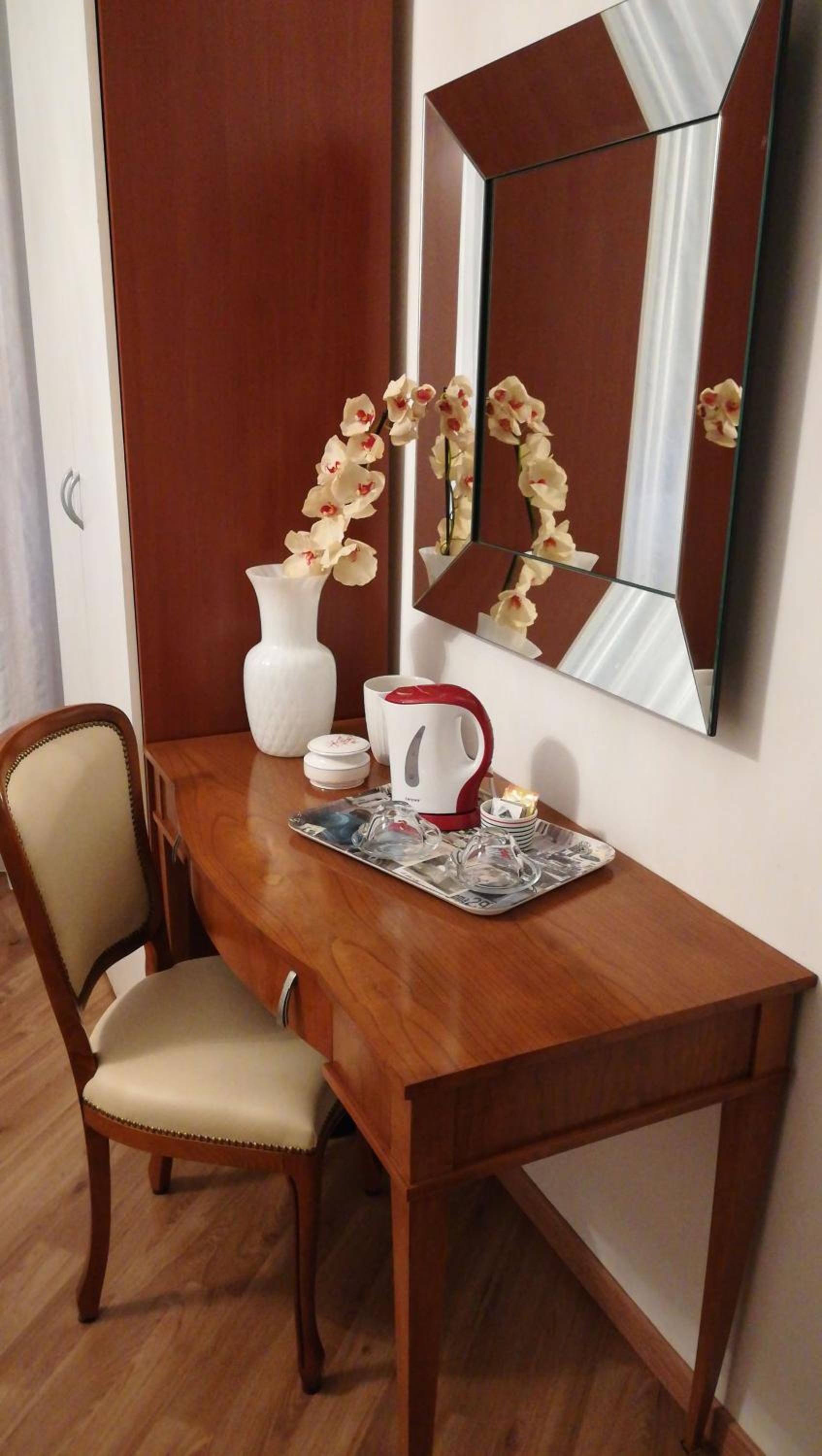 Deluxe Double Room with Private Bathroom - Photo 38