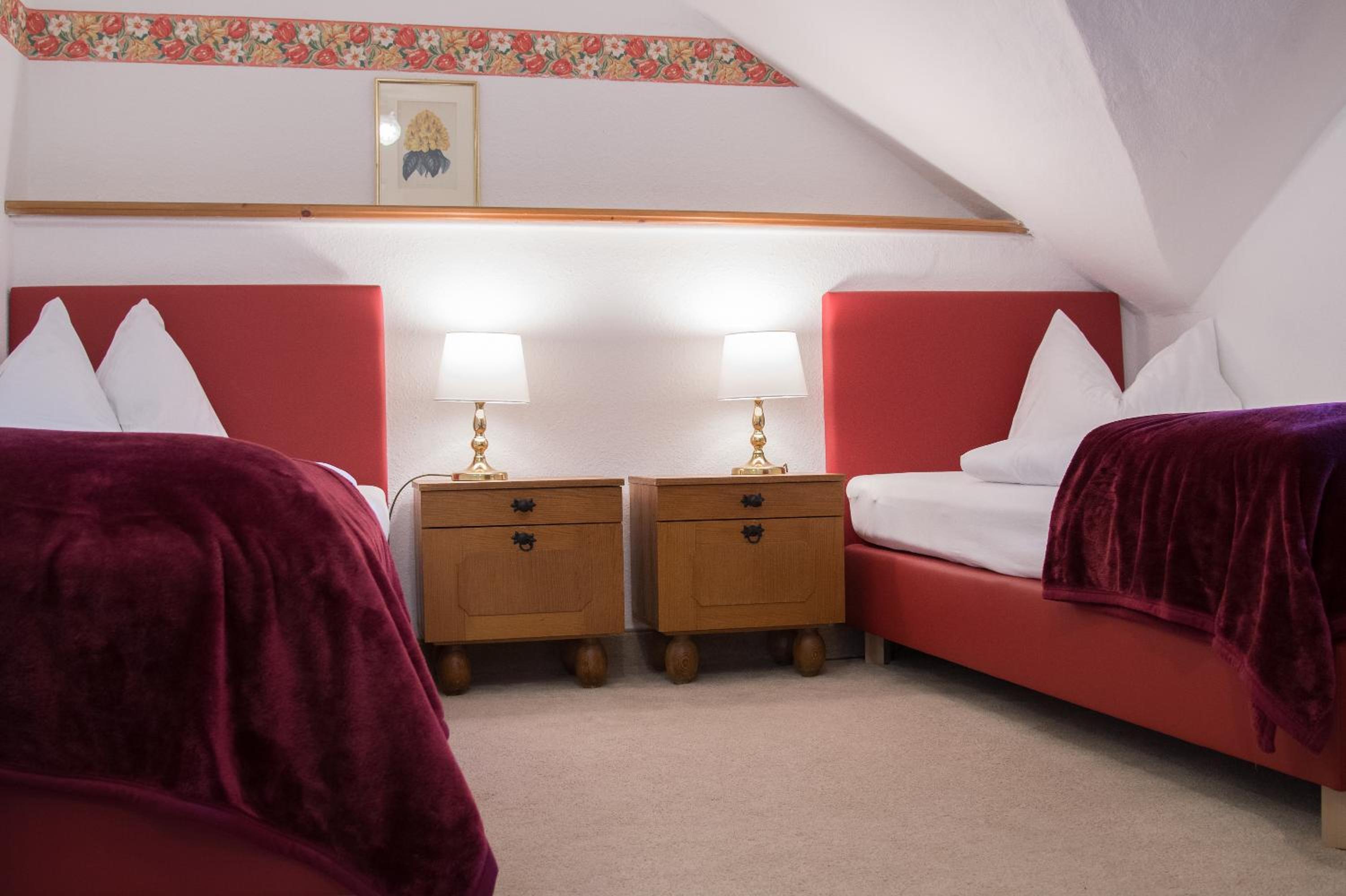Family Room (2 Adults + 2 Children) - Photo 2