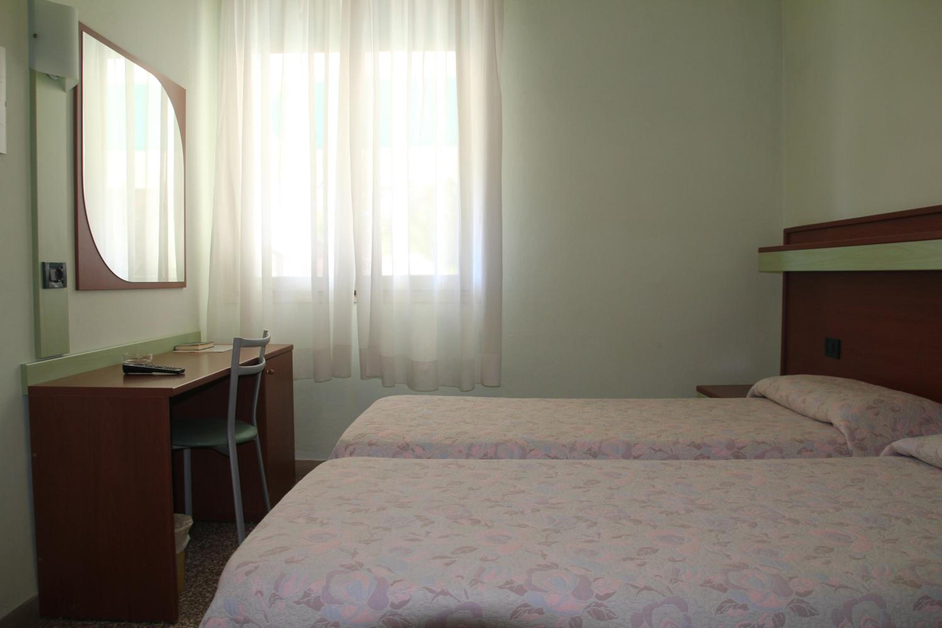 Classic Double or Twin Room with Terrace photo 3