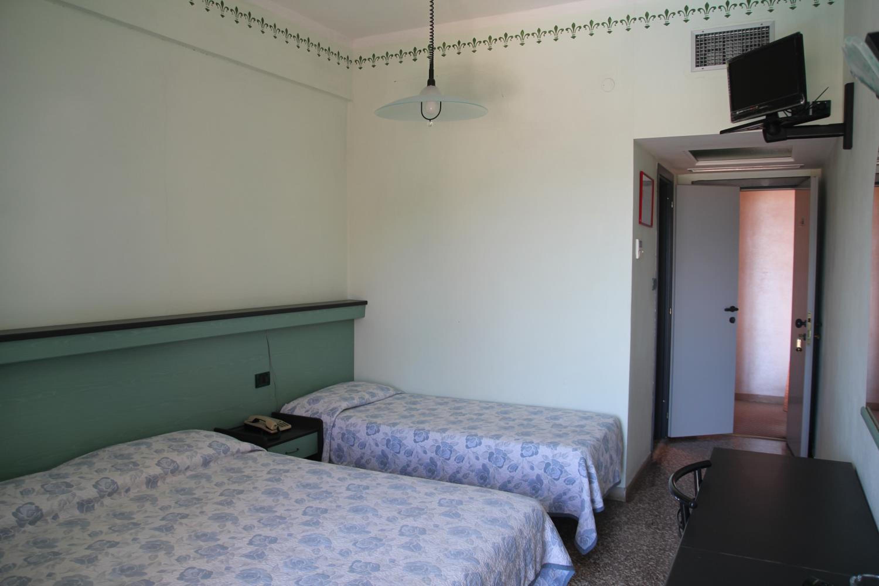 Classic Triple Room with Terrace photo 1