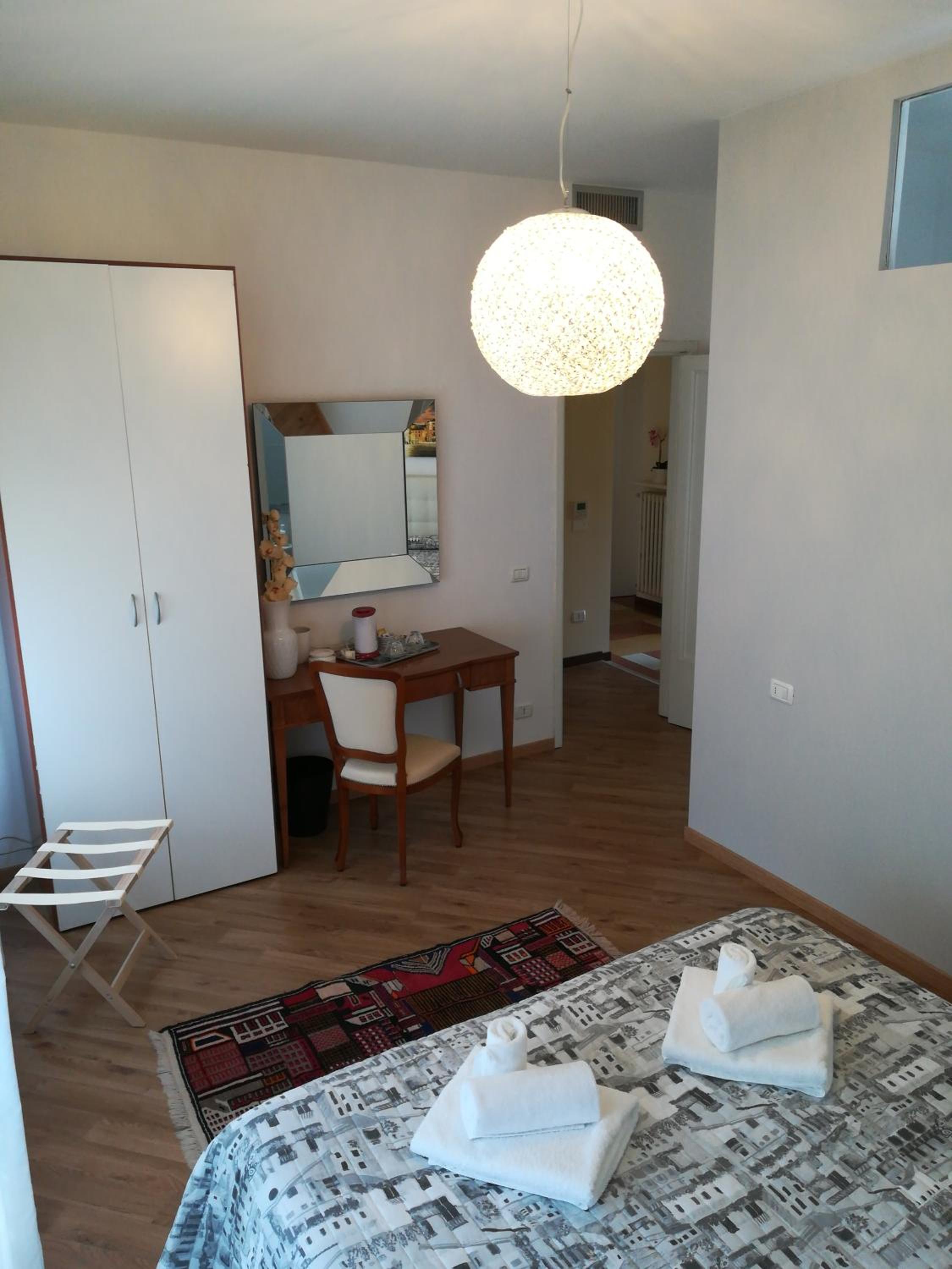 Deluxe Double Room with Private Bathroom - Photo 36