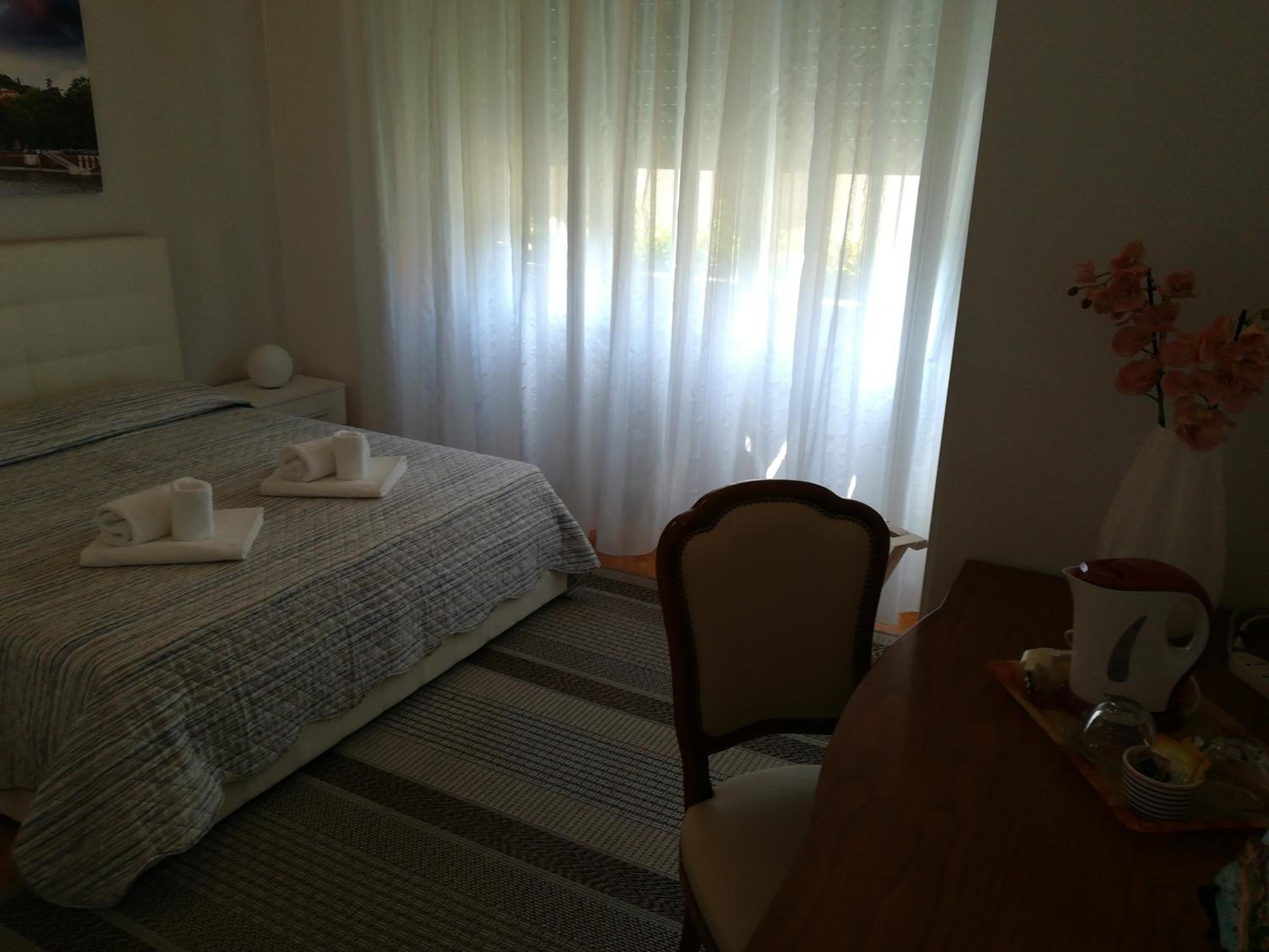 Double Room with Private Bathroom - Photo 45