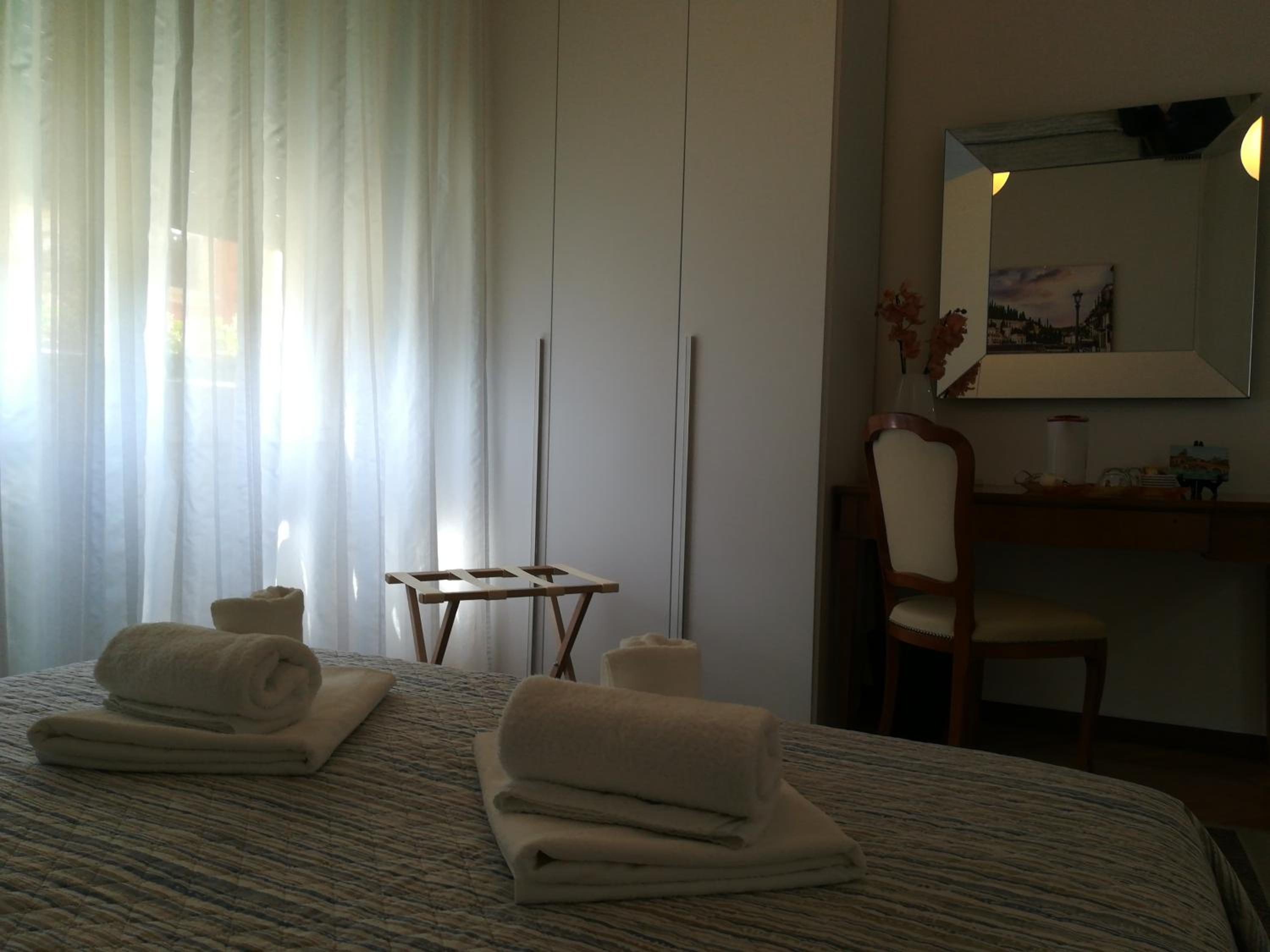 Double Room with Private Bathroom - Photo 44