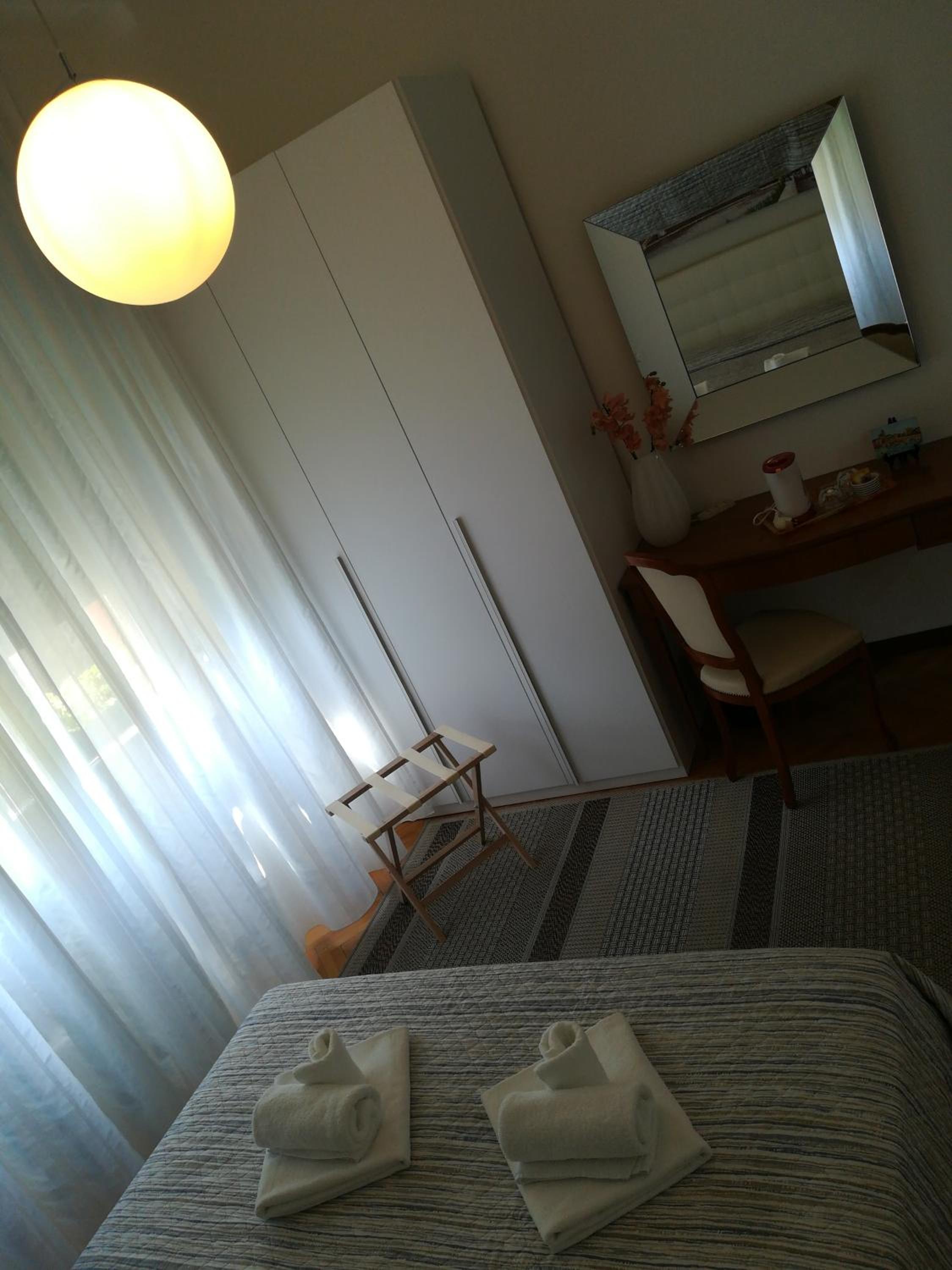 Double Room with Private Bathroom - Photo 43