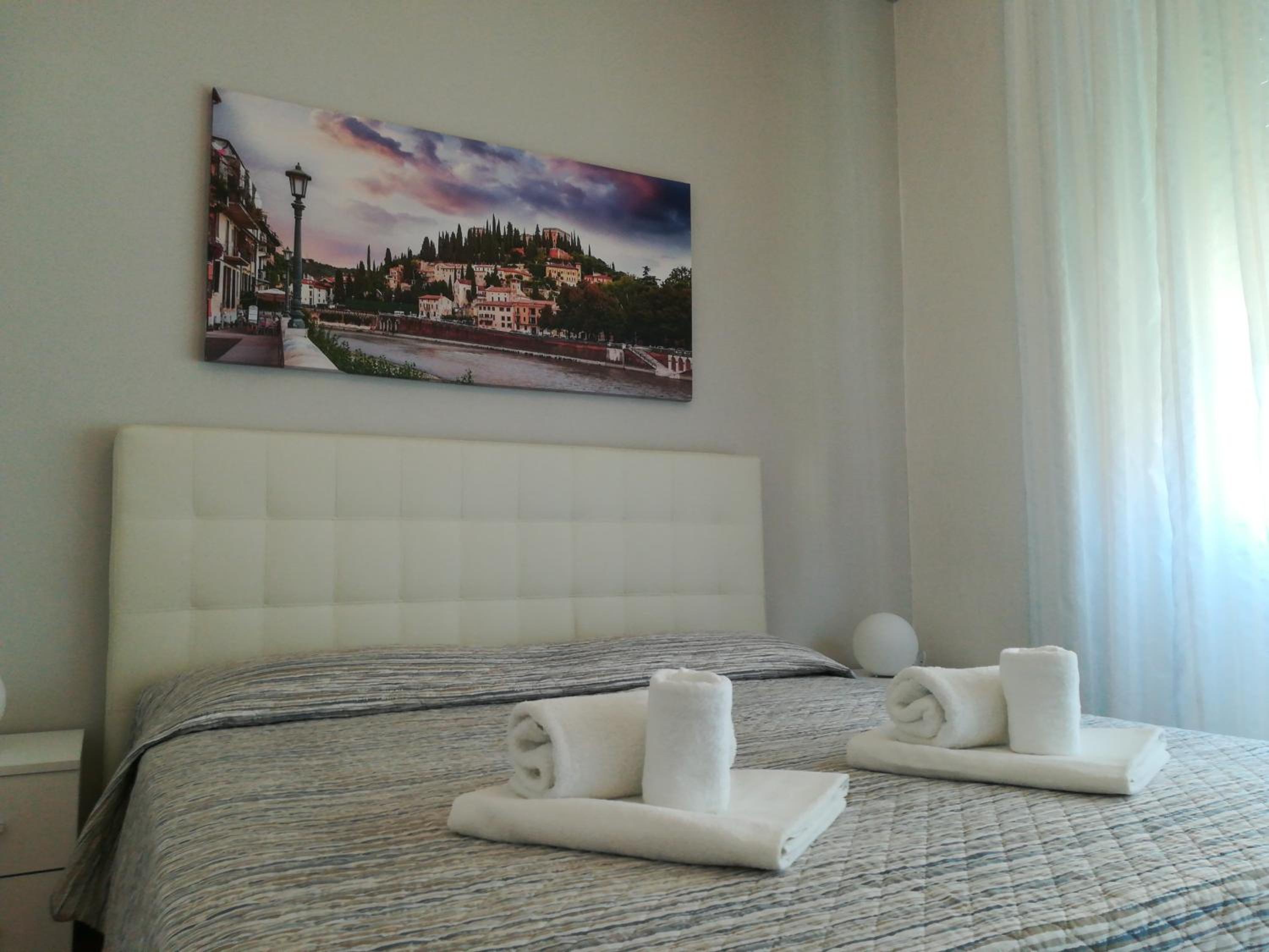 Double Room with Private Bathroom - Photo 26