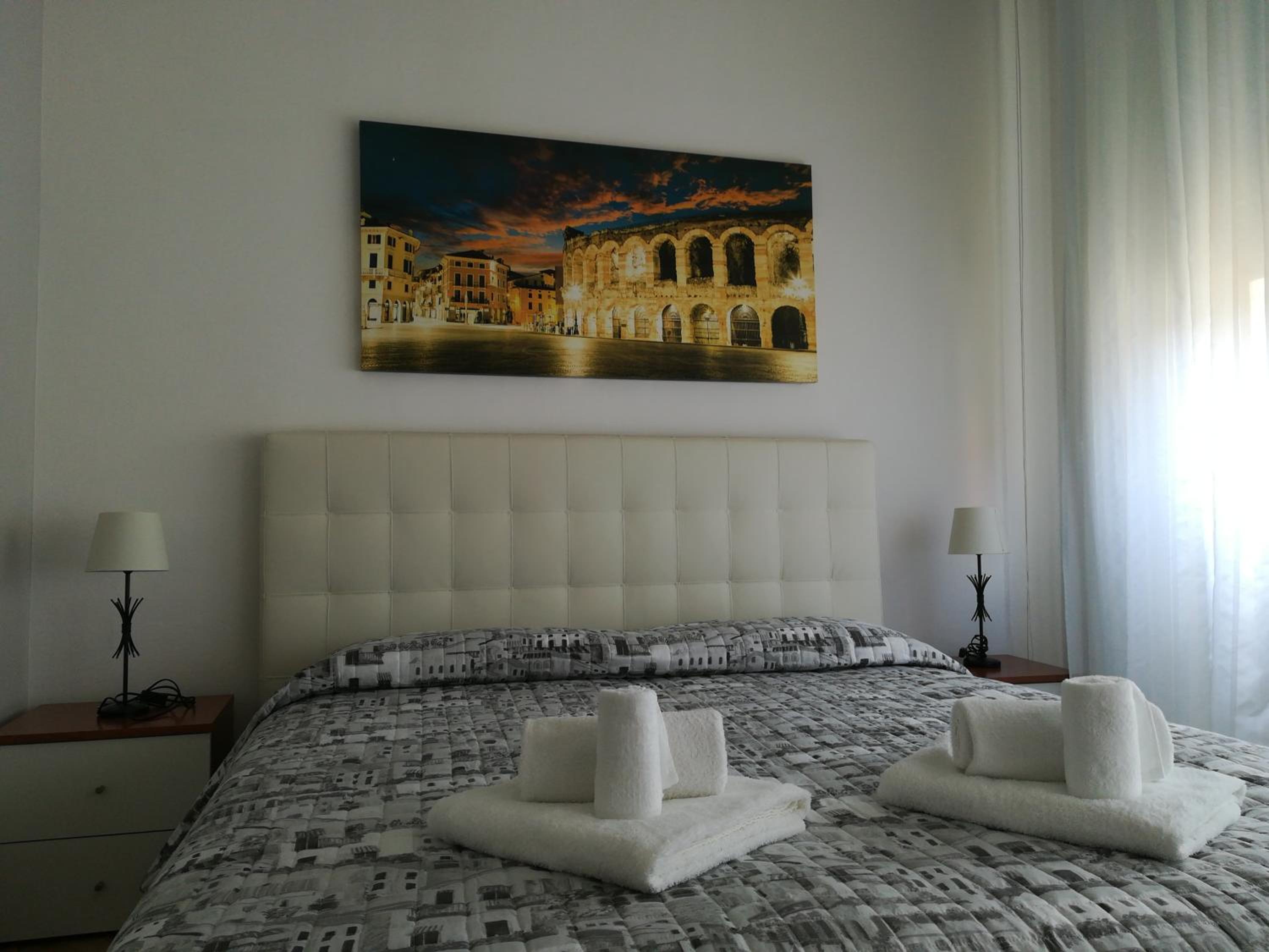 Deluxe Double Room with Private Bathroom - Photo 31