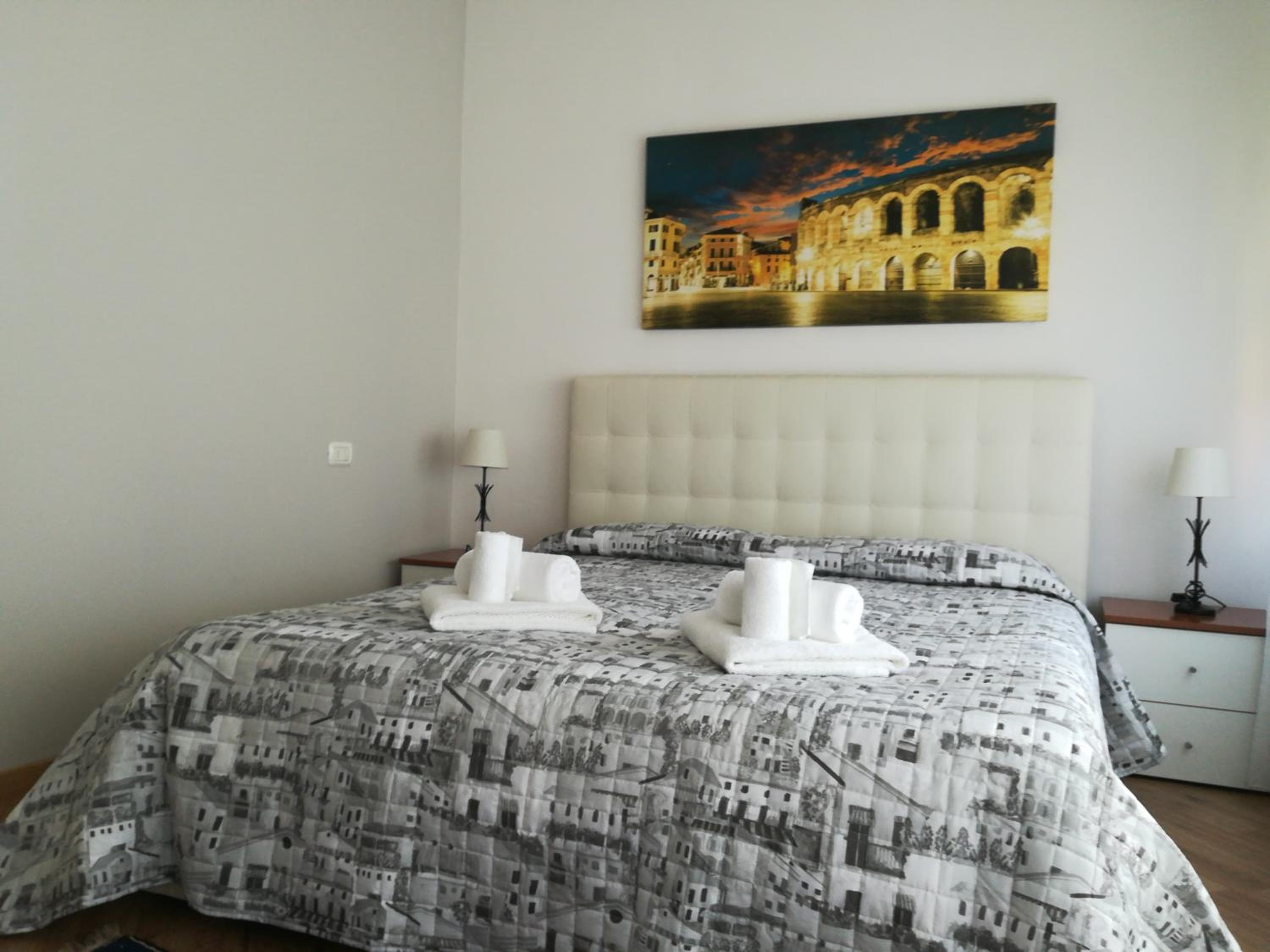 Deluxe Double Room with Private Bathroom - Photo 30