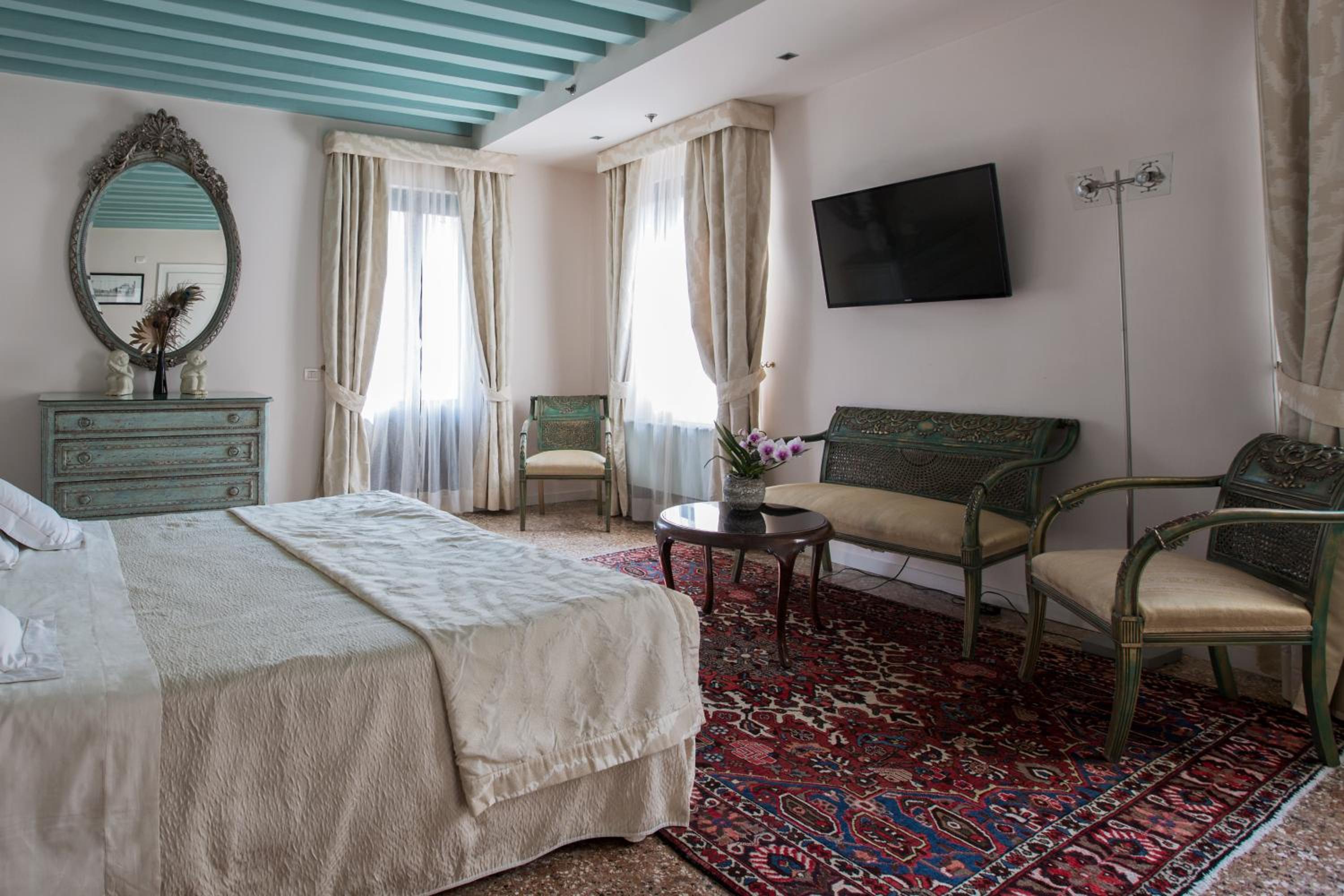 Deluxe Double or Twin Room photo 3