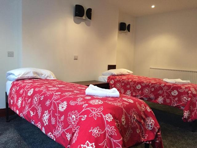 Twin Room with Private Bathroom photo 3