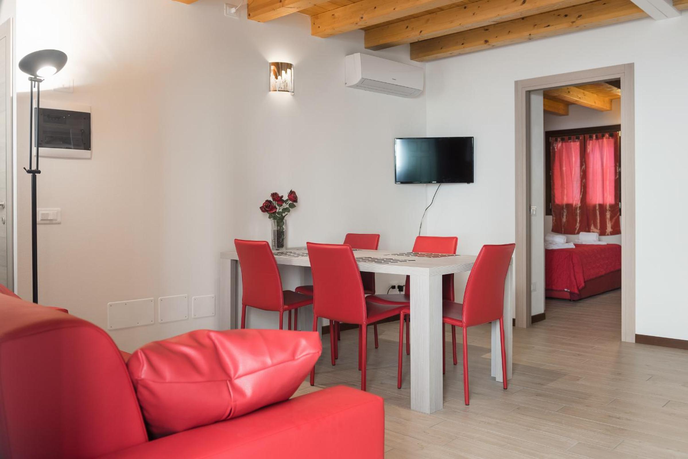 Two-Bedroom Apartment - Via Scarsellini n. 25