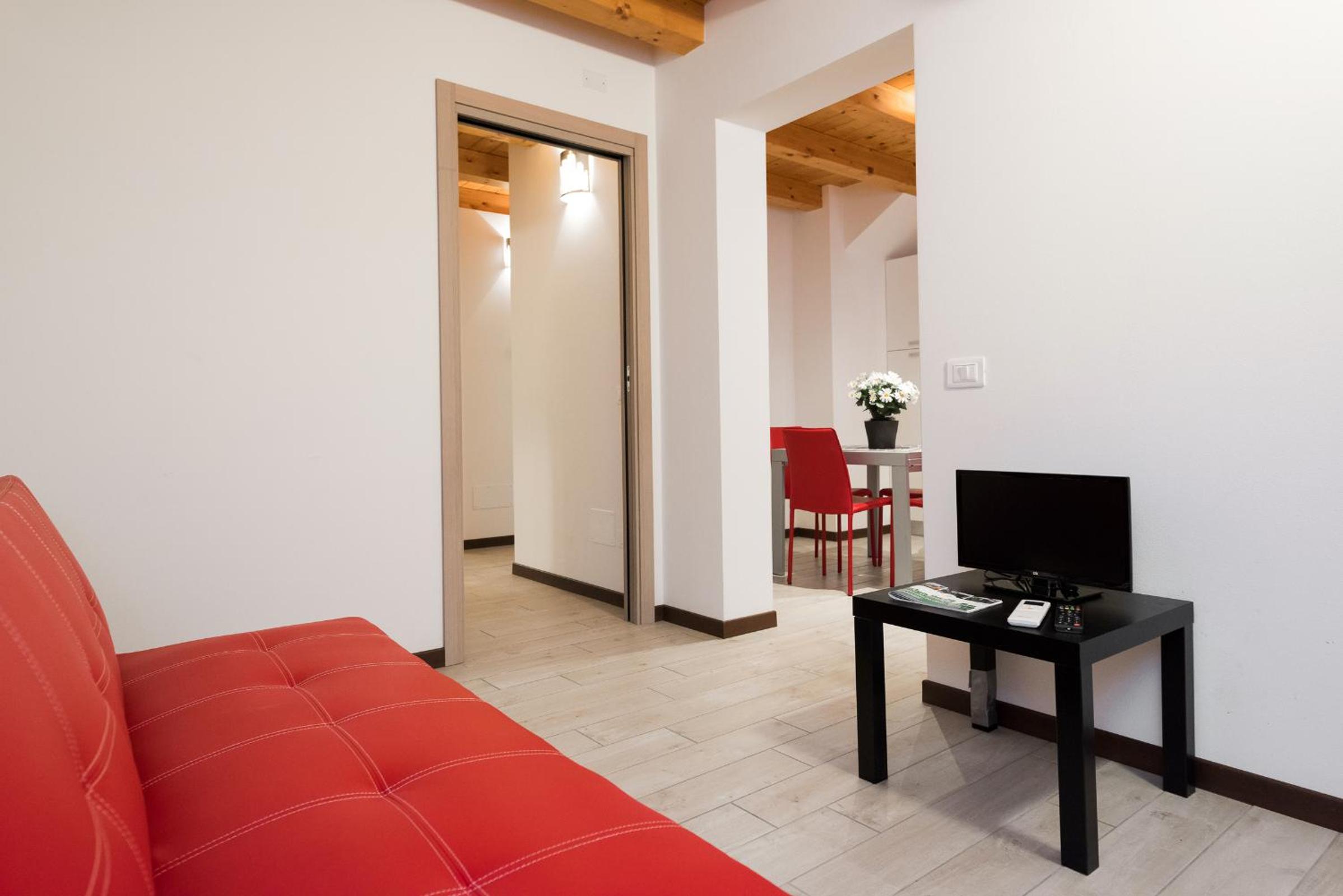 Two-Bedroom Apartment - Via Scarsellini n. 27 