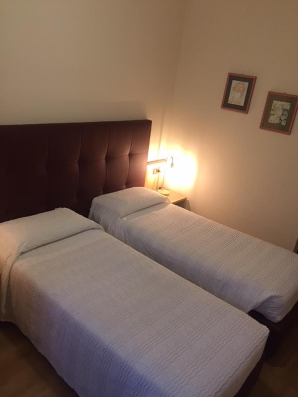 Twin Room - Photo 7