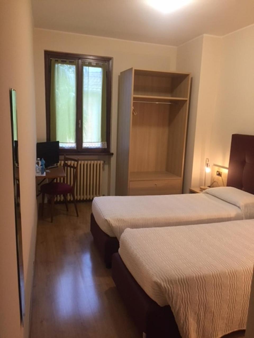 Twin Room - Photo 4