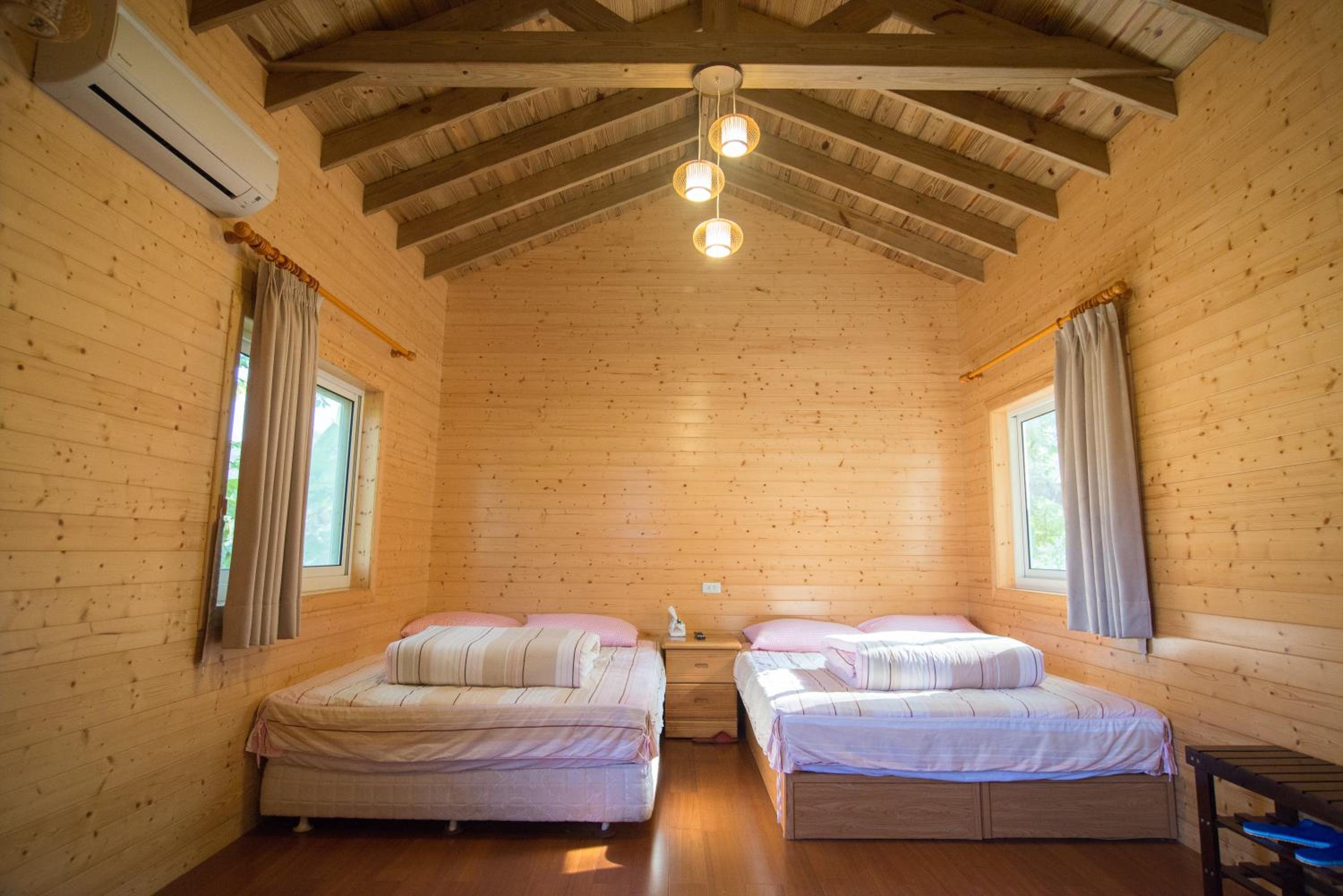 Superior Bungalow photo 1