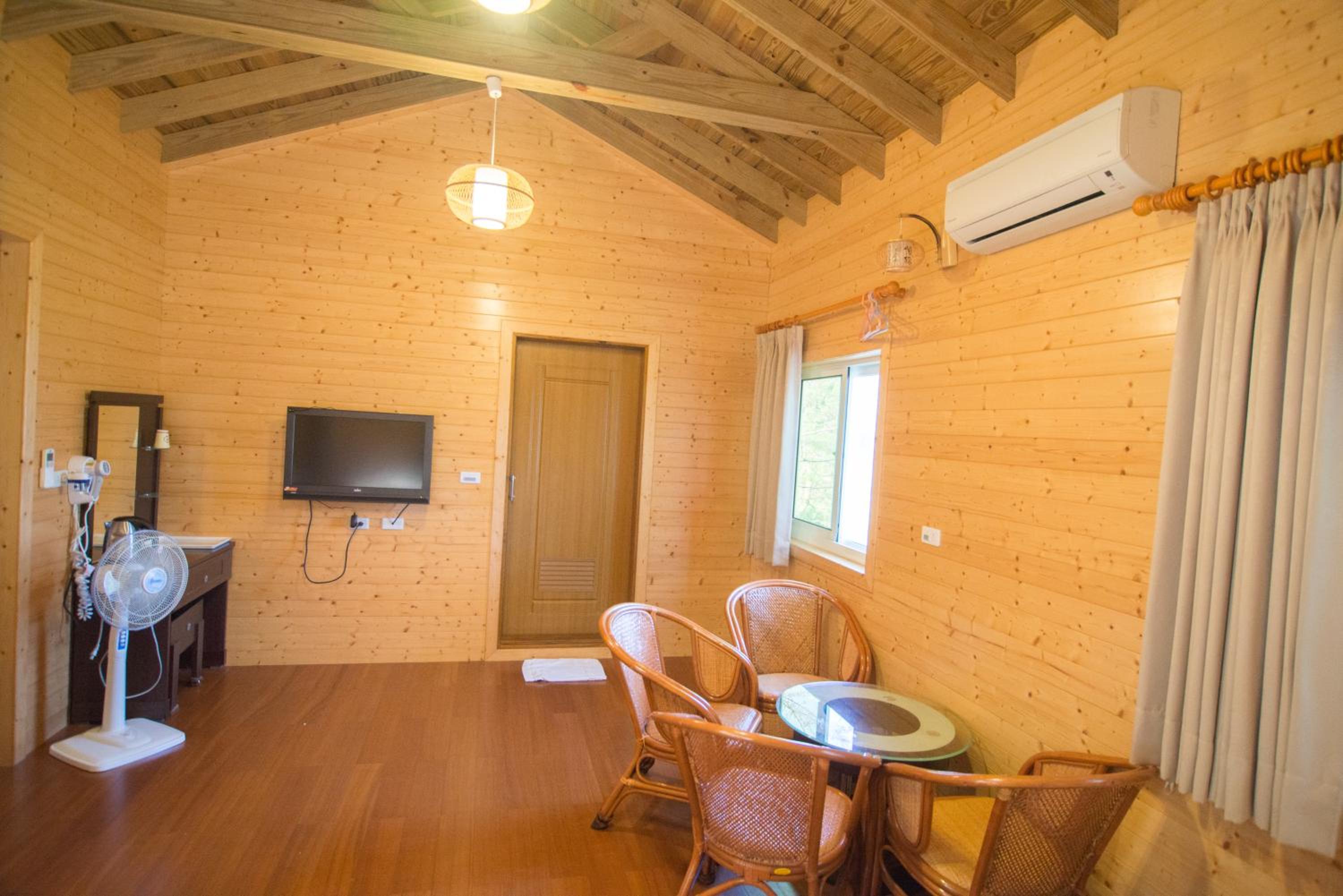 Superior Bungalow photo 3