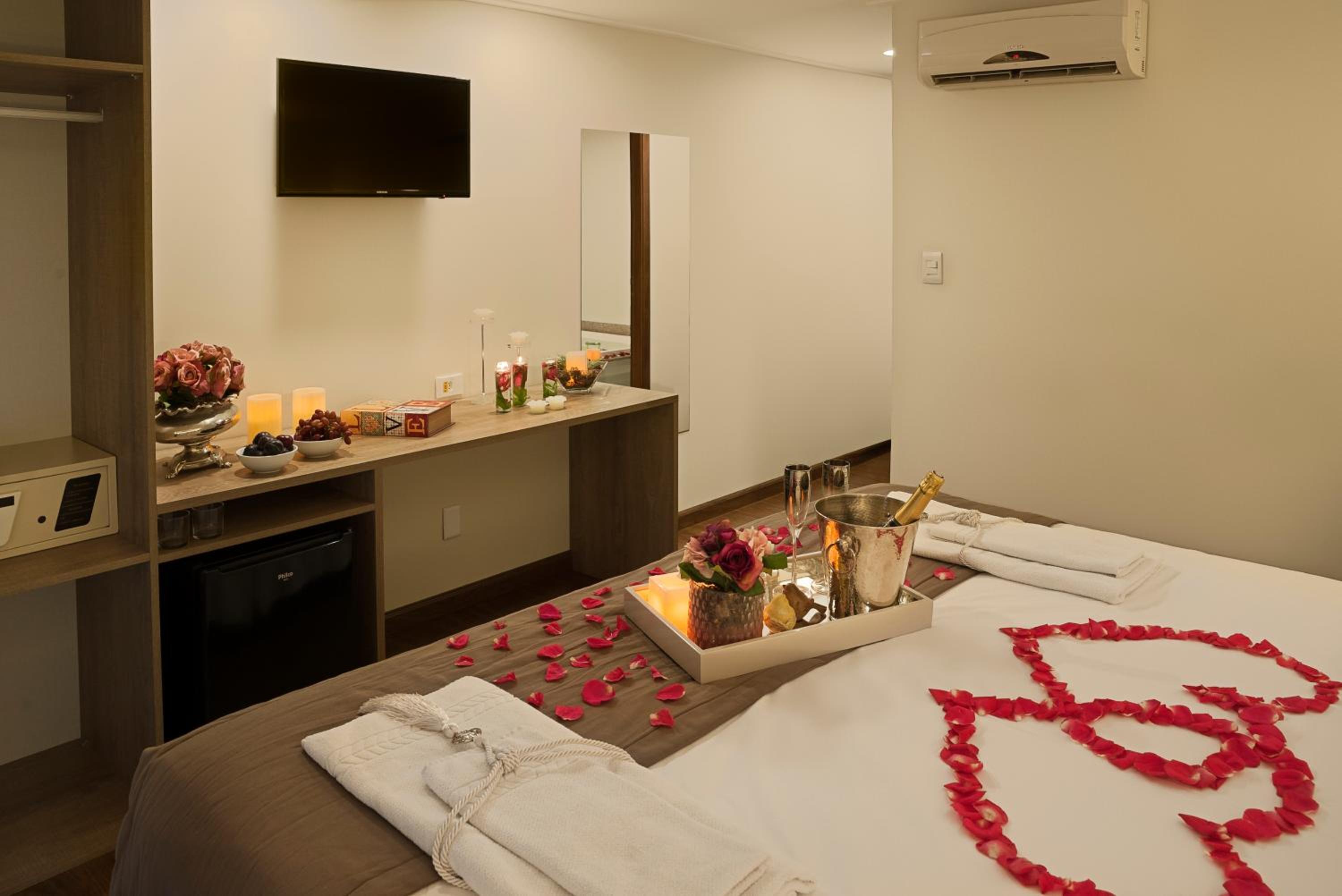 Premier Master King Suite - Non-Smoking photo 2