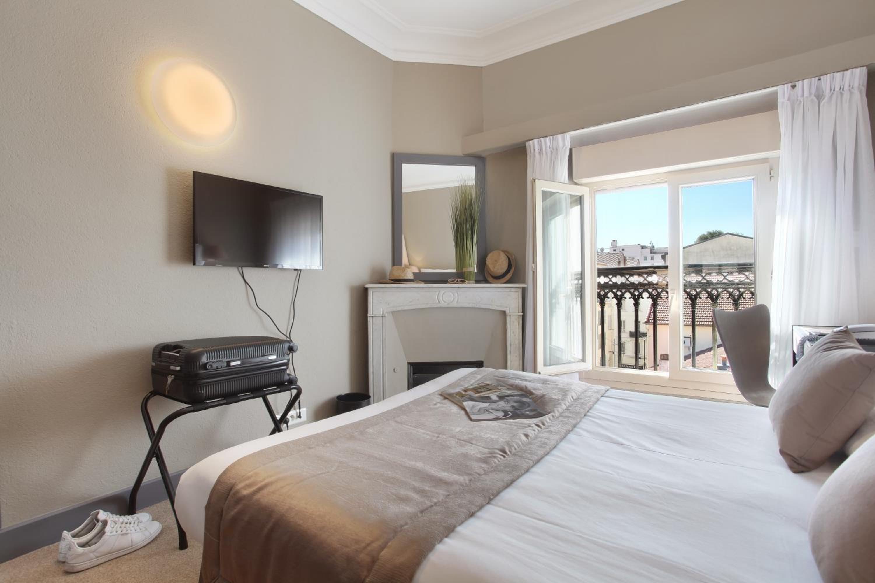 Standard Double Room - Photo 4