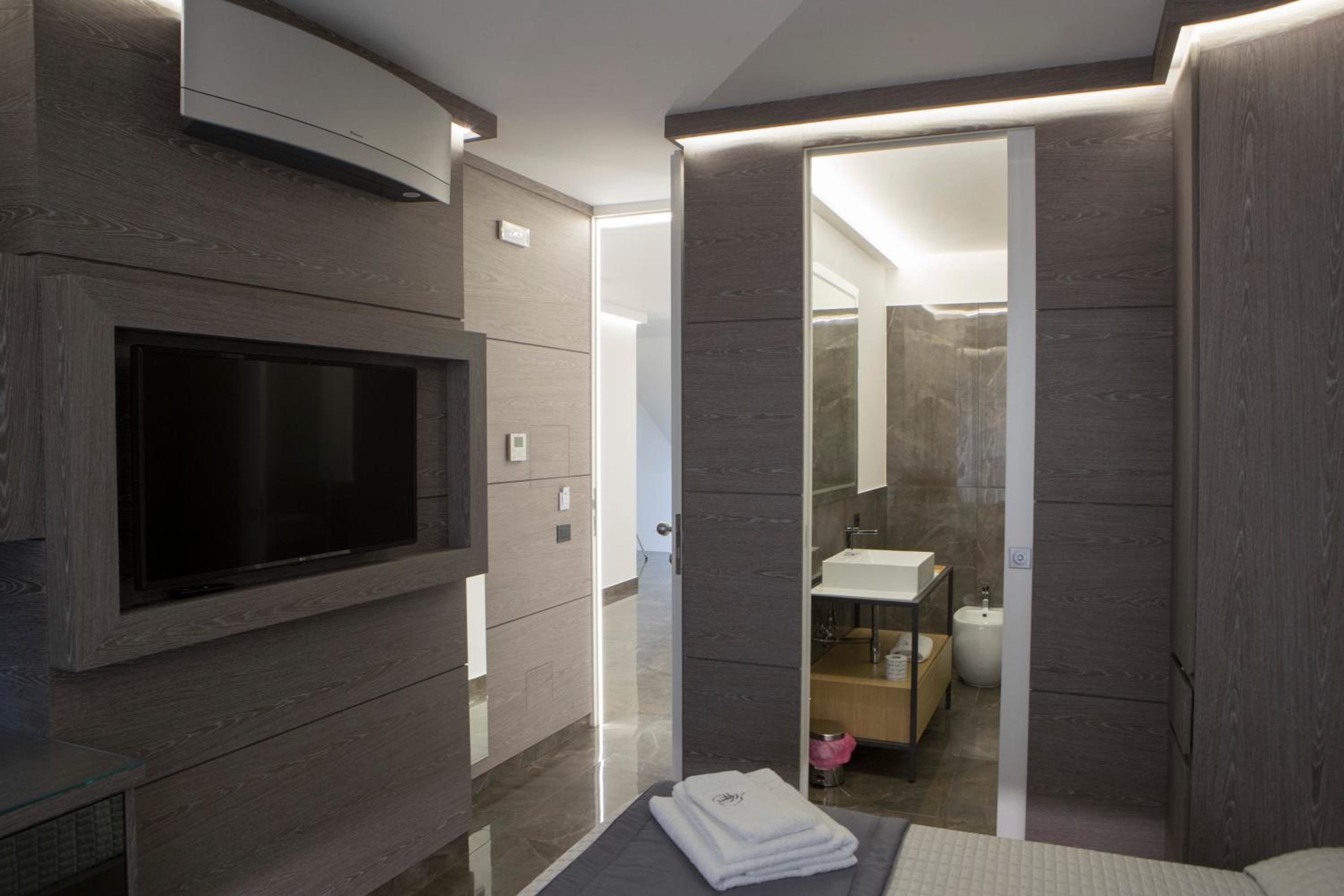Deluxe Room - Photo 5