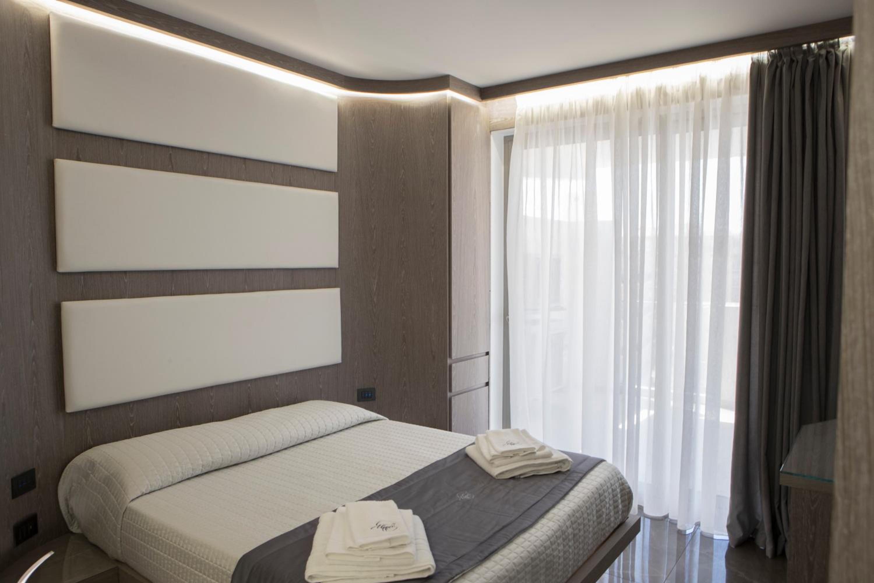 Deluxe Room - Photo 9