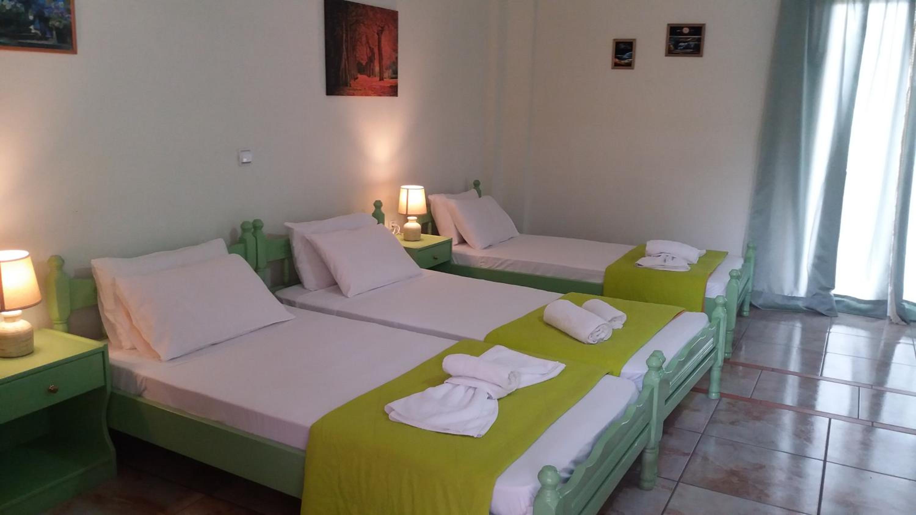 Deluxe Triple Room with Sea View photo 3