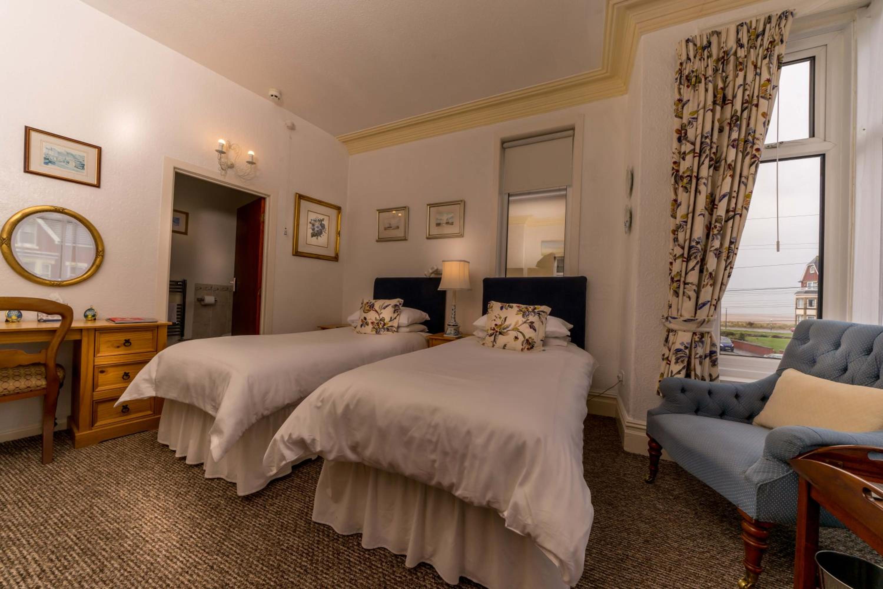 Deluxe Double or Twin Room with Sea View photo 2