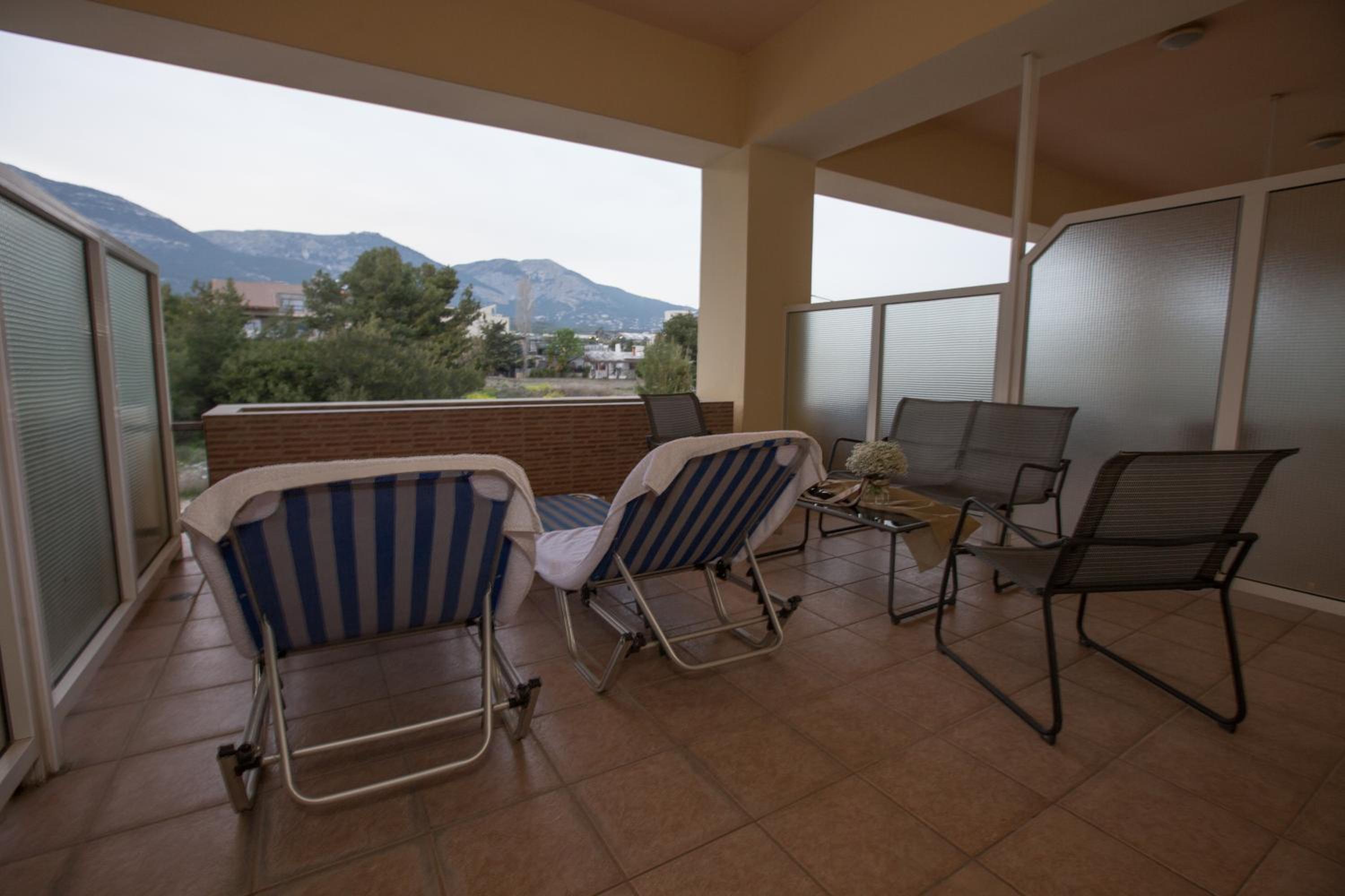 Double or Twin Room with Mountain View photo 2
