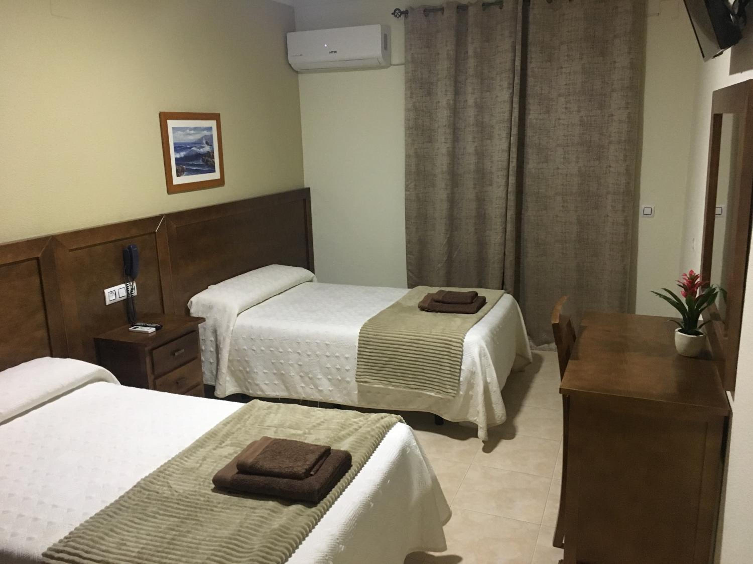 Twin Room - Photo 1