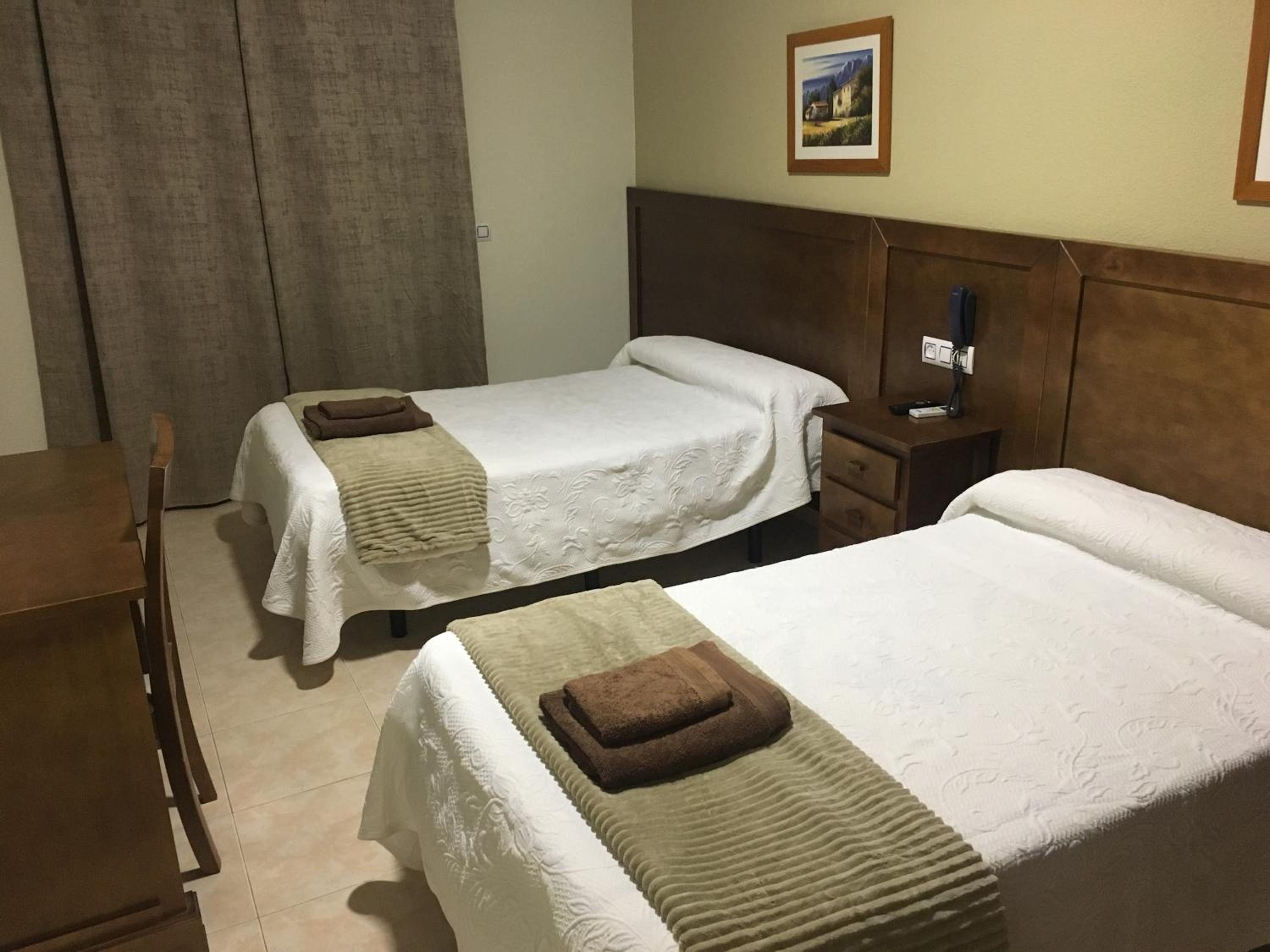 Twin Room - Photo 4