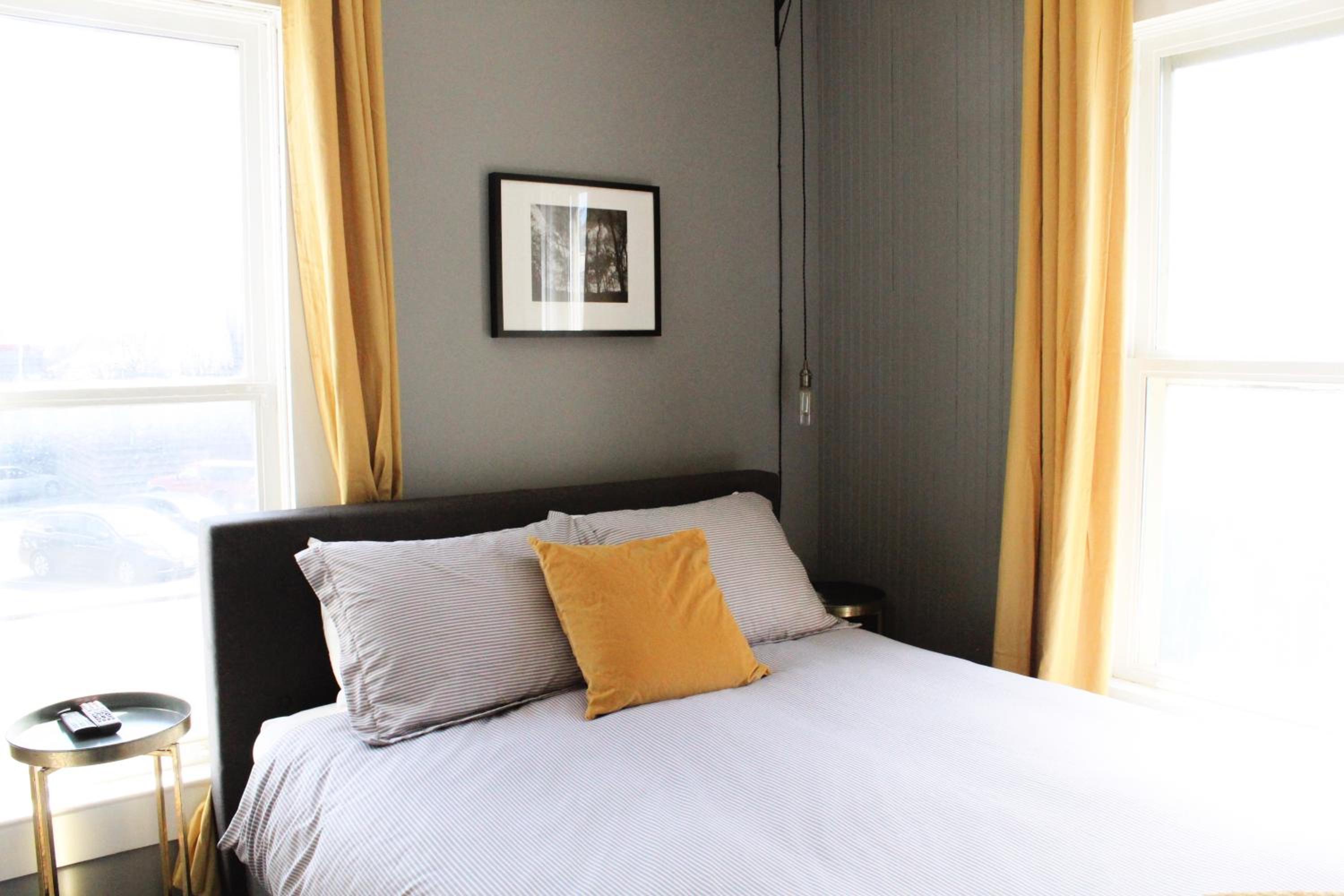 Deluxe Queen Room - Photo 7