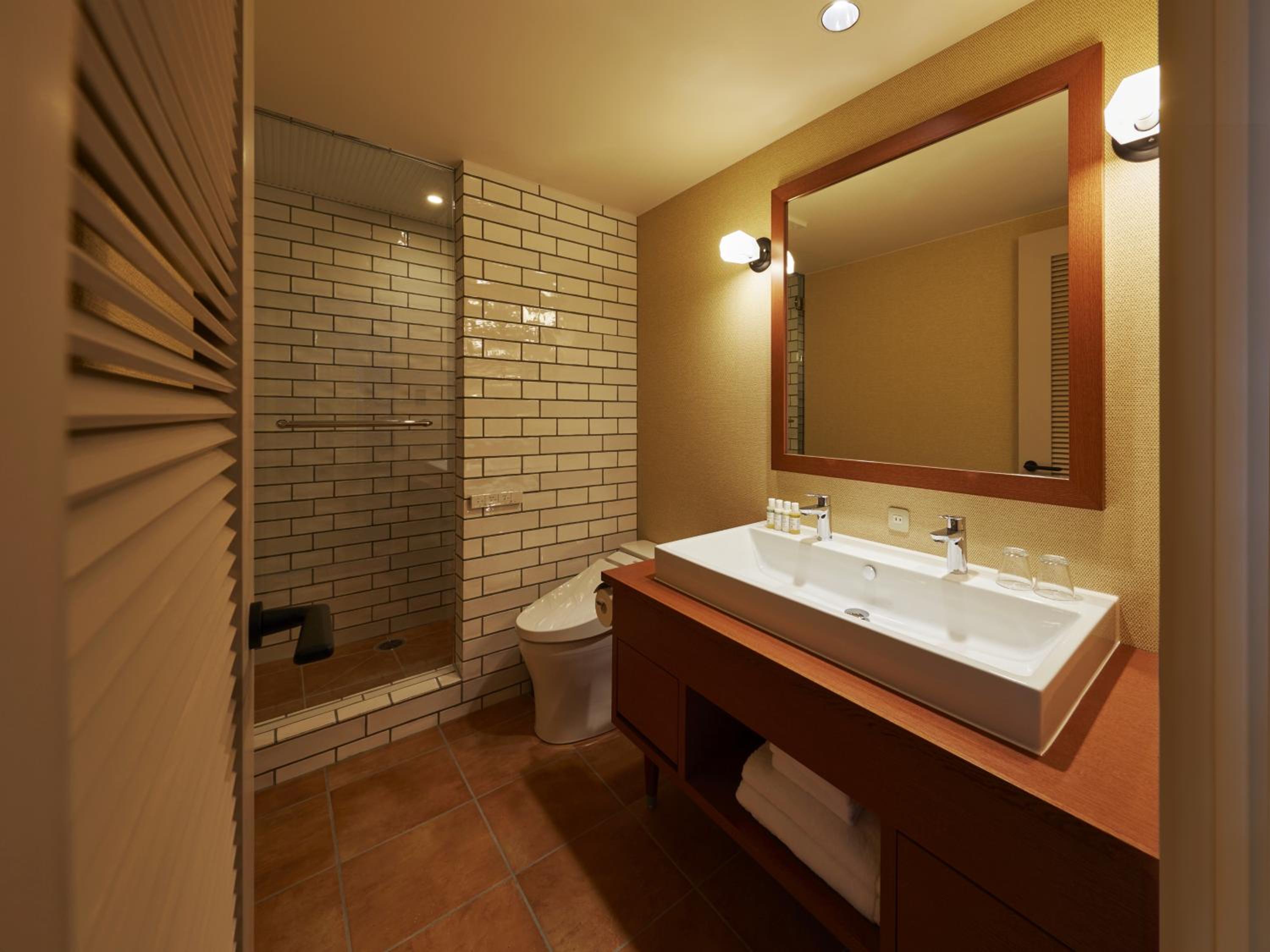Deluxe Twin Room with Balcony and Ocean View - Photo 3
