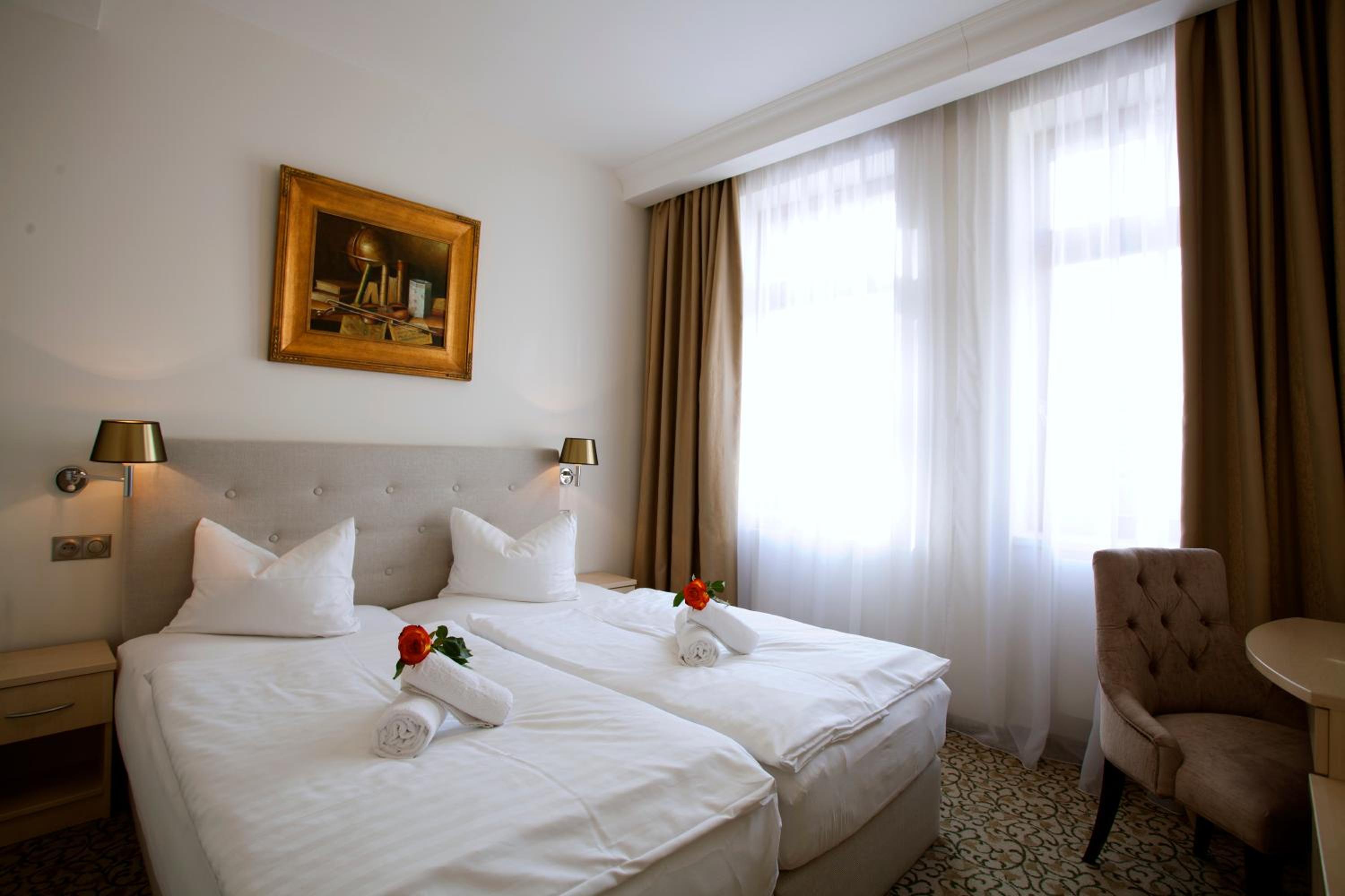 Double Room - Photo 8