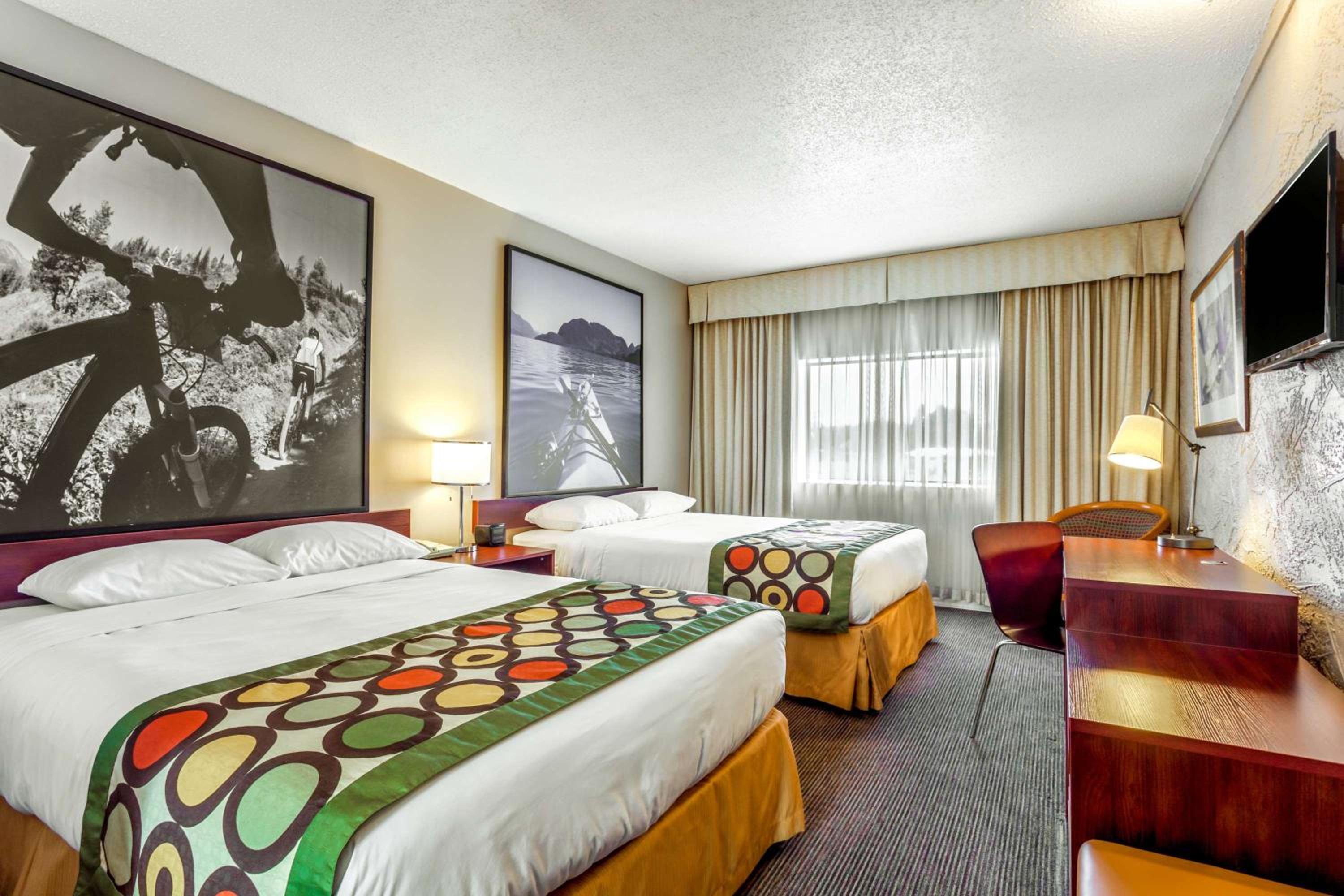 Double Room with Two Double Beds - Non-Smoking - Photo 2