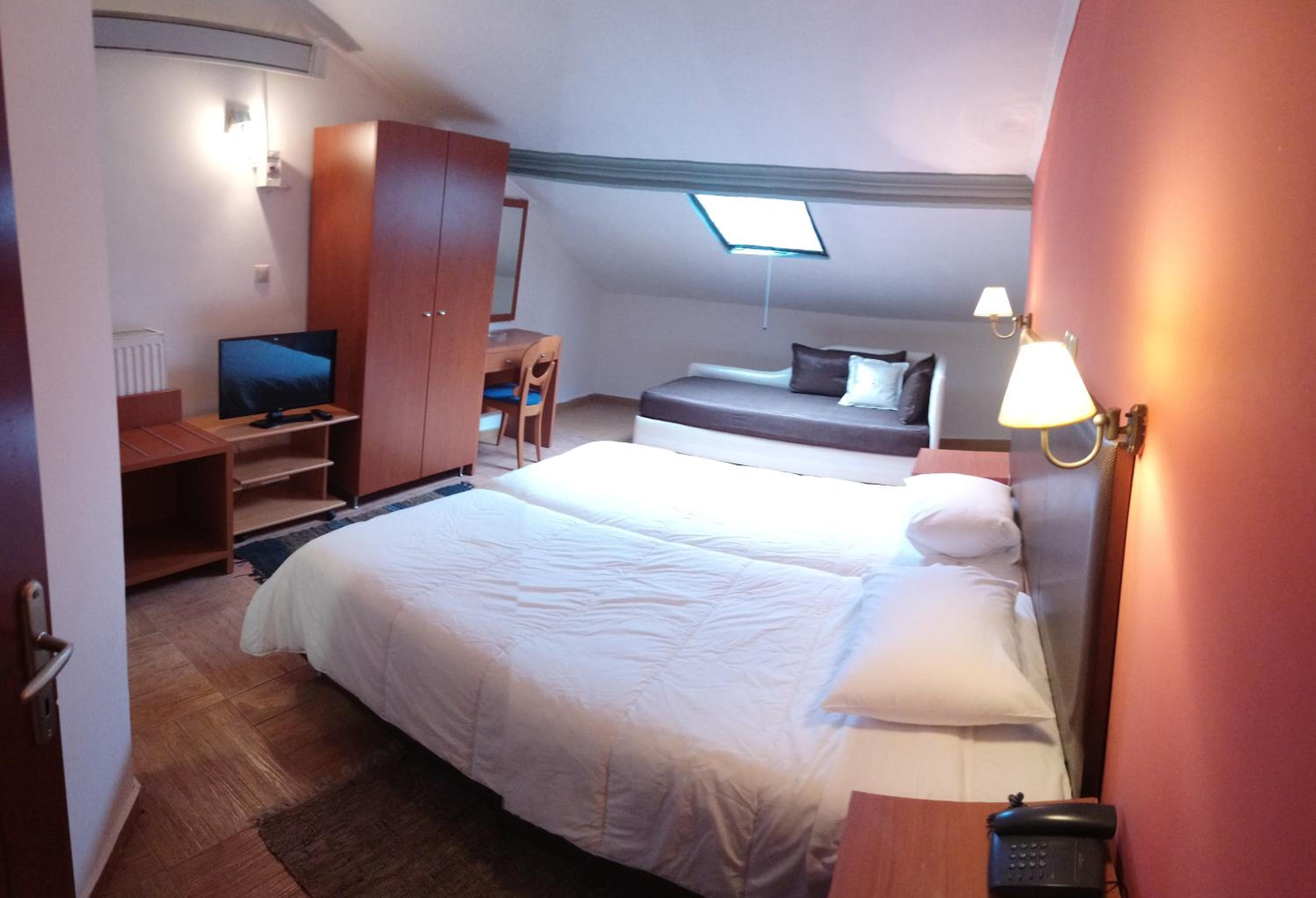 Apartment (4 Adults) - Photo 12